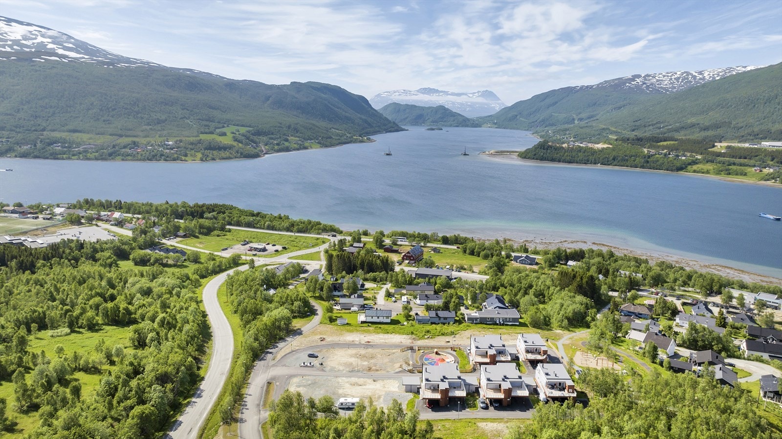 Her bor du vakre naturomgivelser med muligheter for spennende friluftsaktiviteter året rundt. Galleribilde