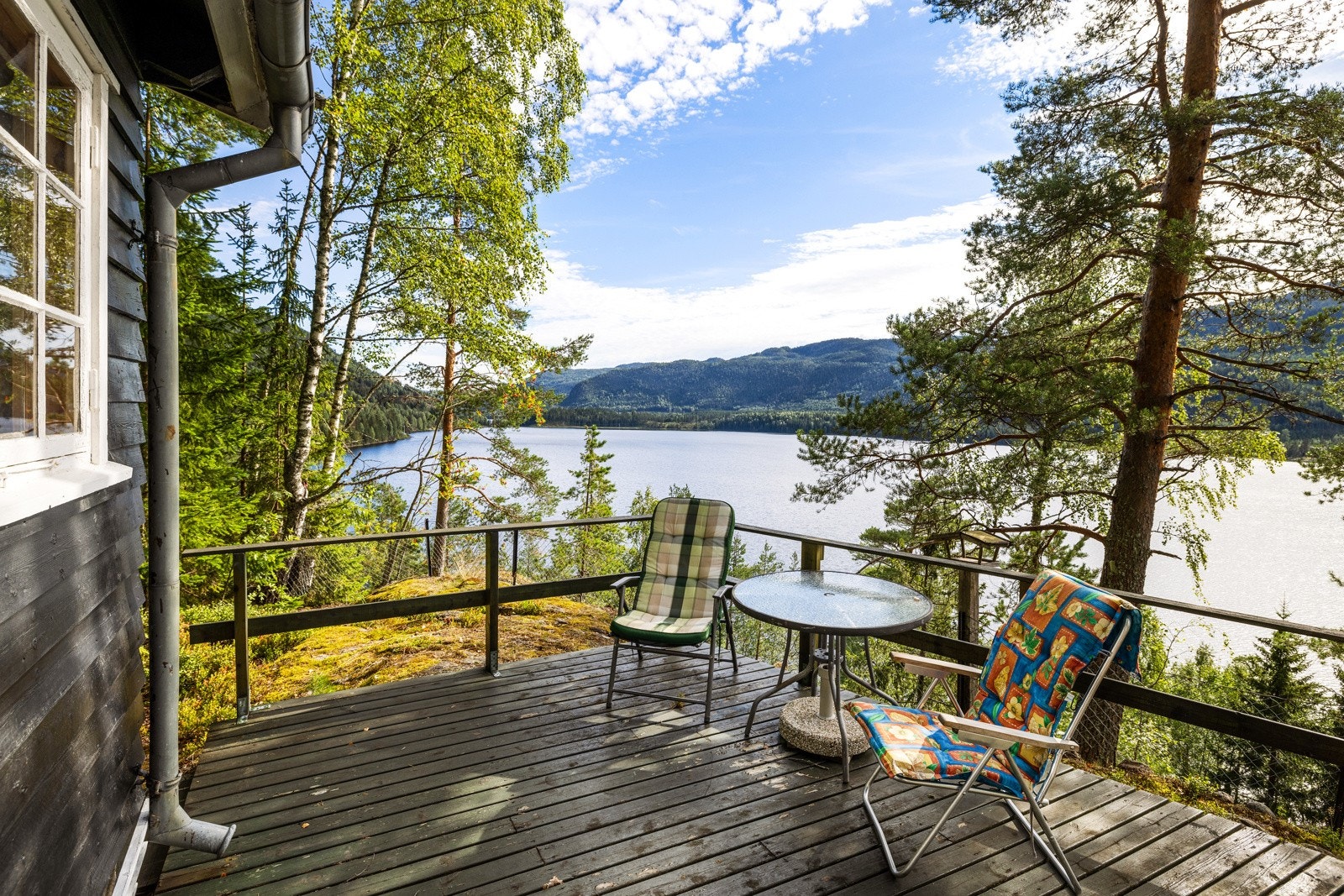 Hytta har fantastisk utsikt ut mot sperillen! Galleribilde