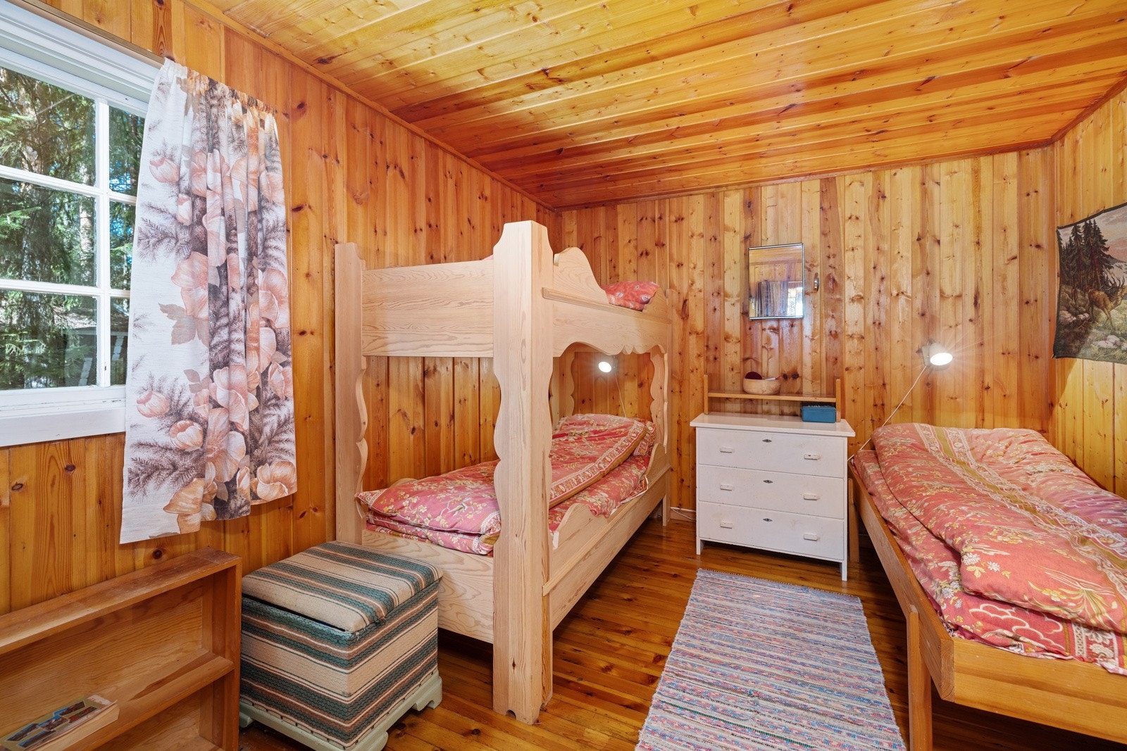 Soverom med plass til flere. Galleribilde