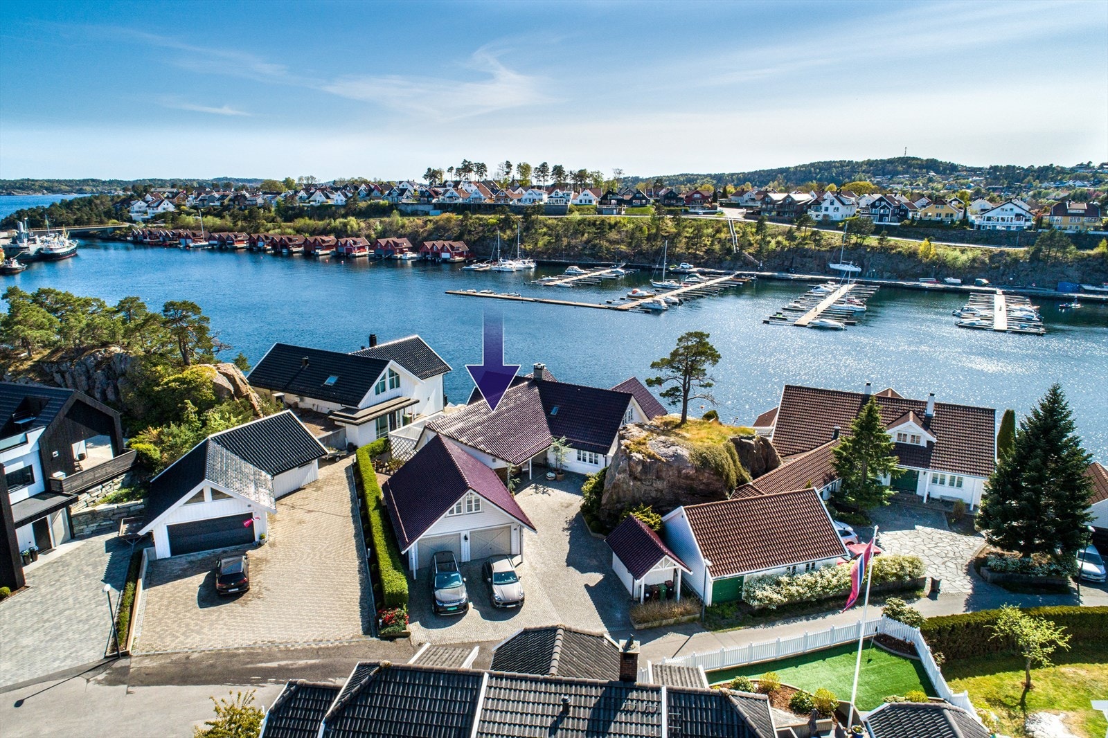 Eiendommen har en utsøkt beliggenhet på en nydelig strandtomt ytterst på Andøya vest for Kristiansand Galleribilde