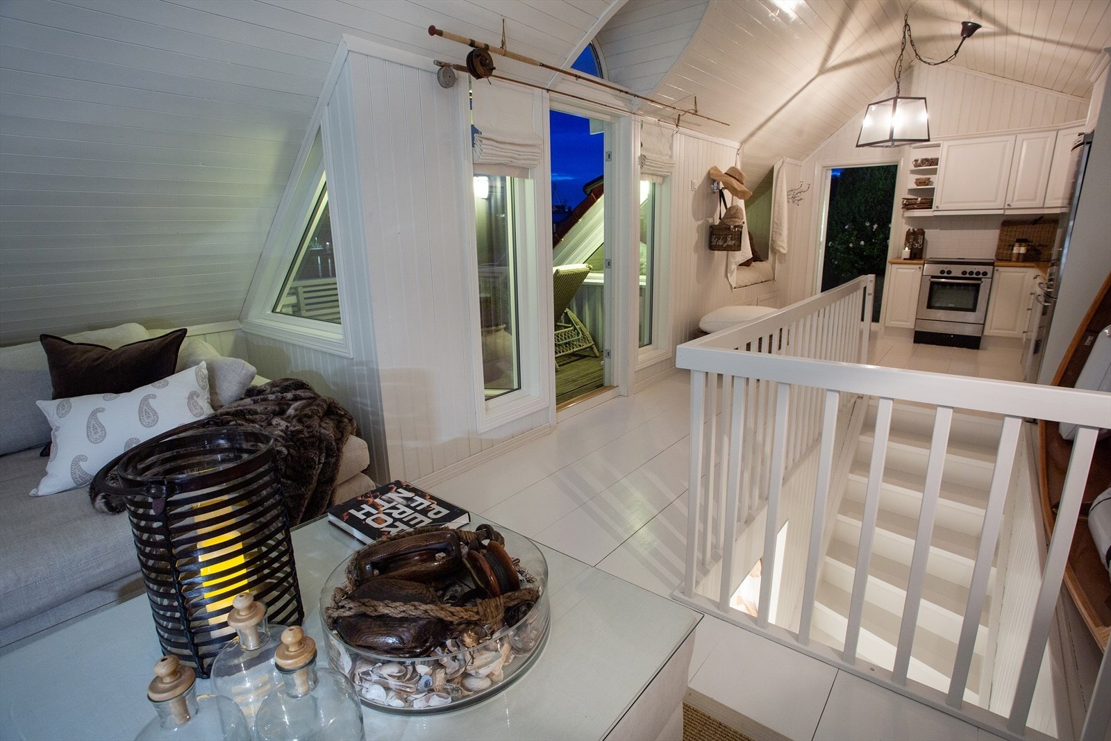 Stue i 2.etasje sjøbod (ikke godkjent til beboelse/ varig opphold) Galleribilde