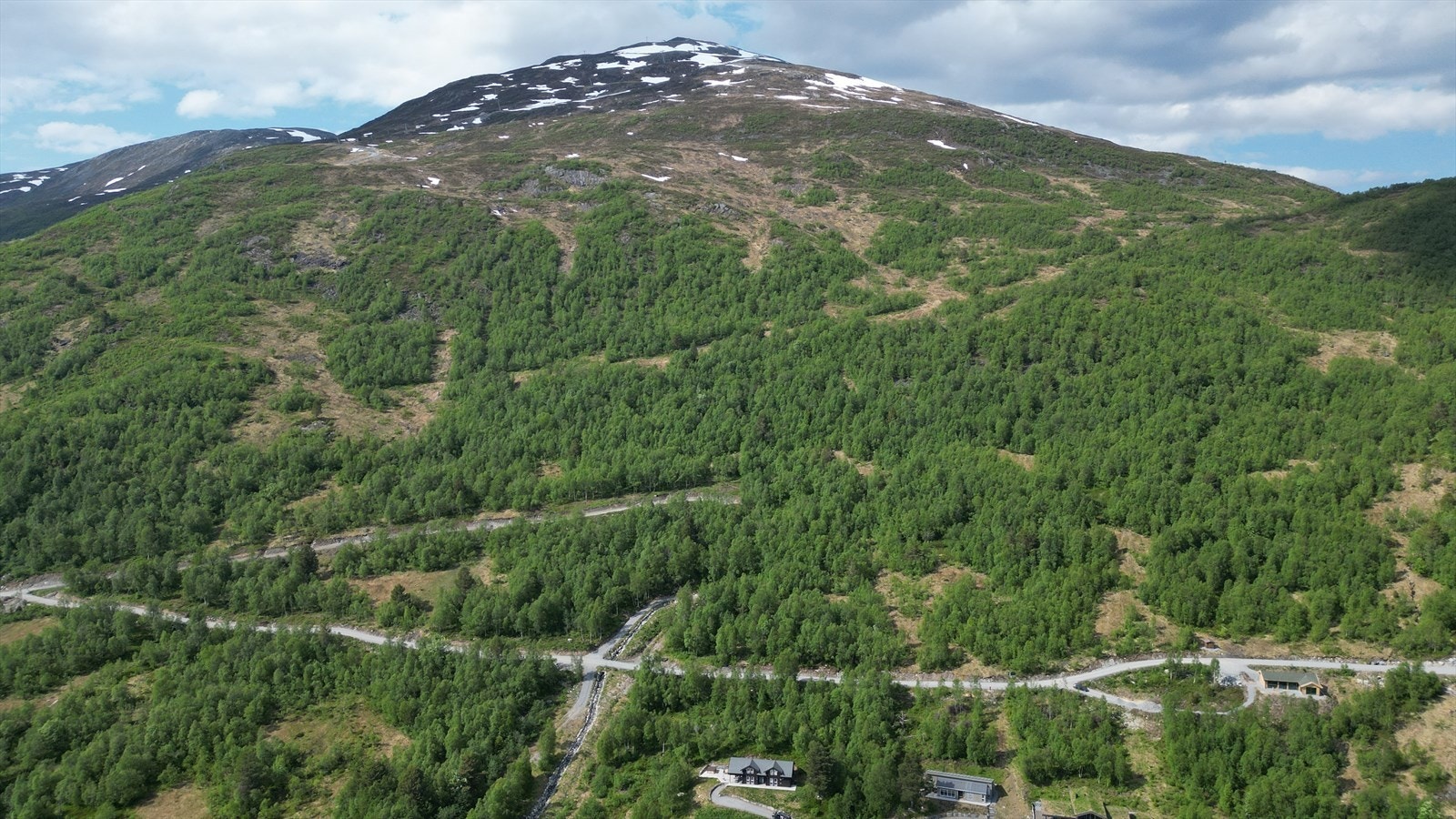 Meraftaløypa ligger noen høydemeter over eiendommen, men for en dreven skogsalpinist kan det være ski-in her... Galleribilde