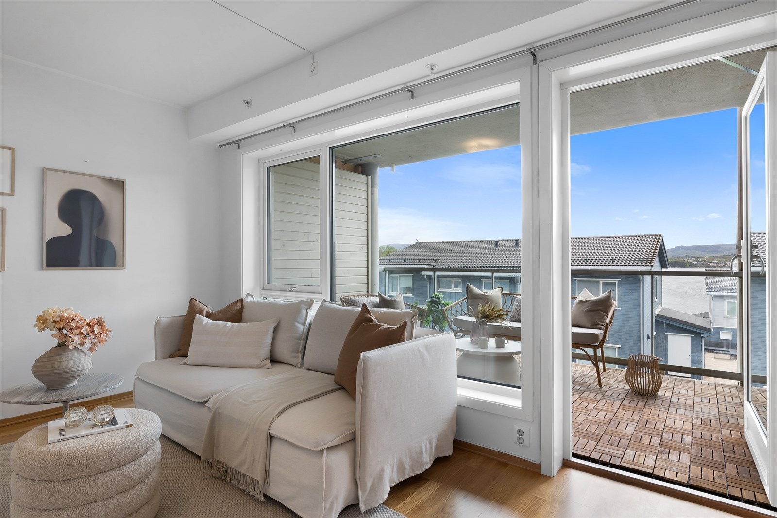 Leilighetene ligger pent til i etablert boligområde og innehar solrik, overbygd altan. Galleribilde