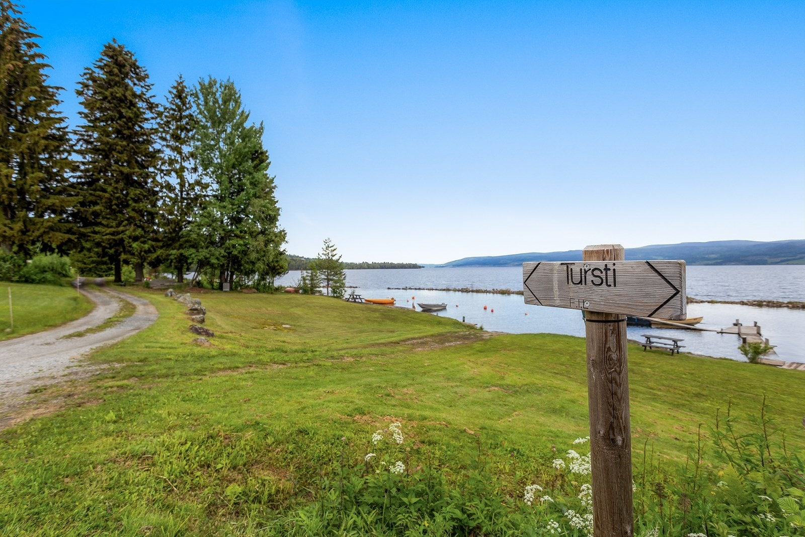 Turstier rett utenfor døren for rekreasjon i naturen. Galleribilde