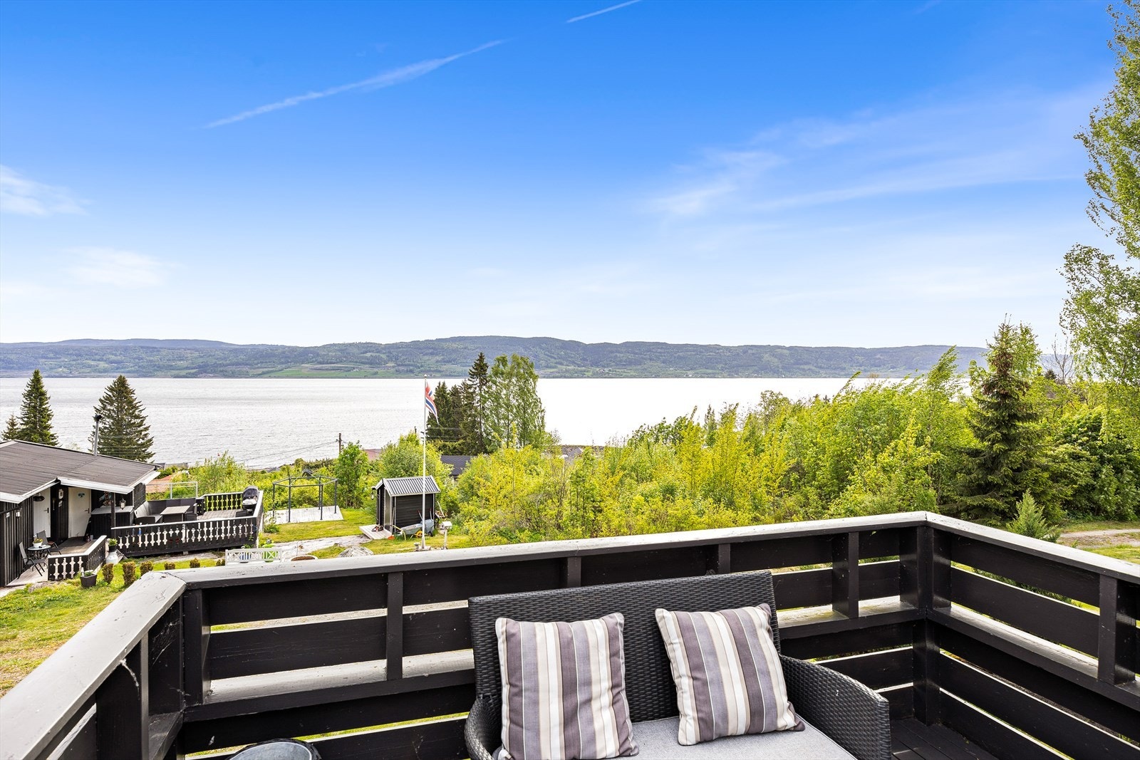 Eiendommen er presenter av Lars Christian Holm i EiendomsMegler 1. Galleribilde