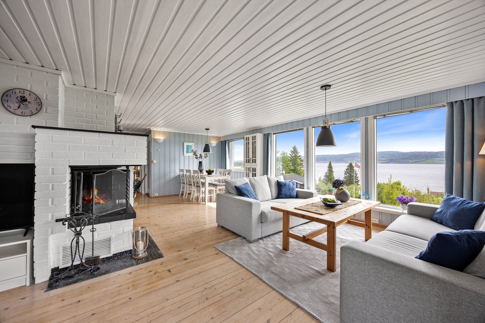 Stue og spisestue. Galleribilde