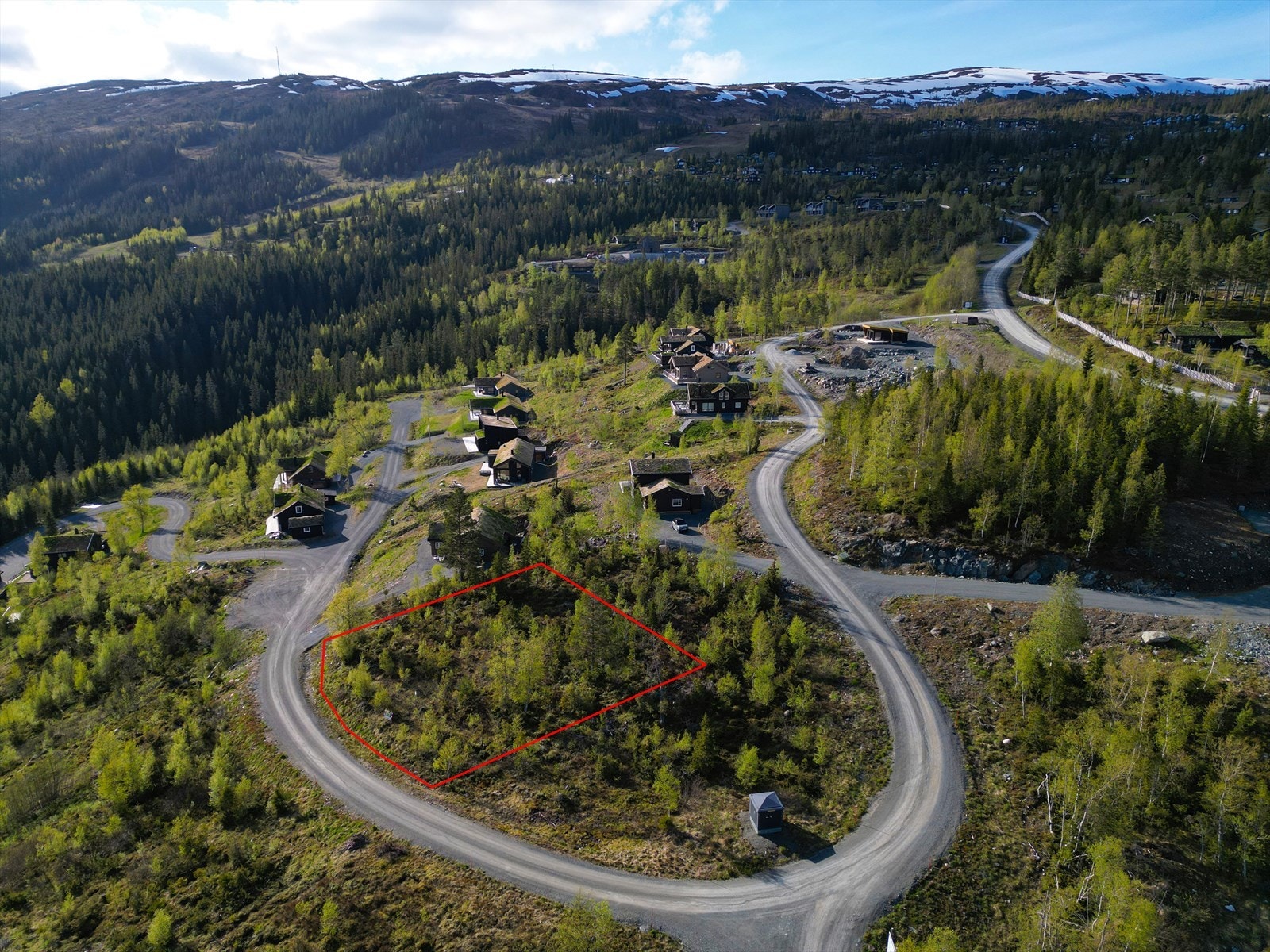 En hyttetomt på overkant av 1 mål i naturskjønne omgivelser. Galleribilde