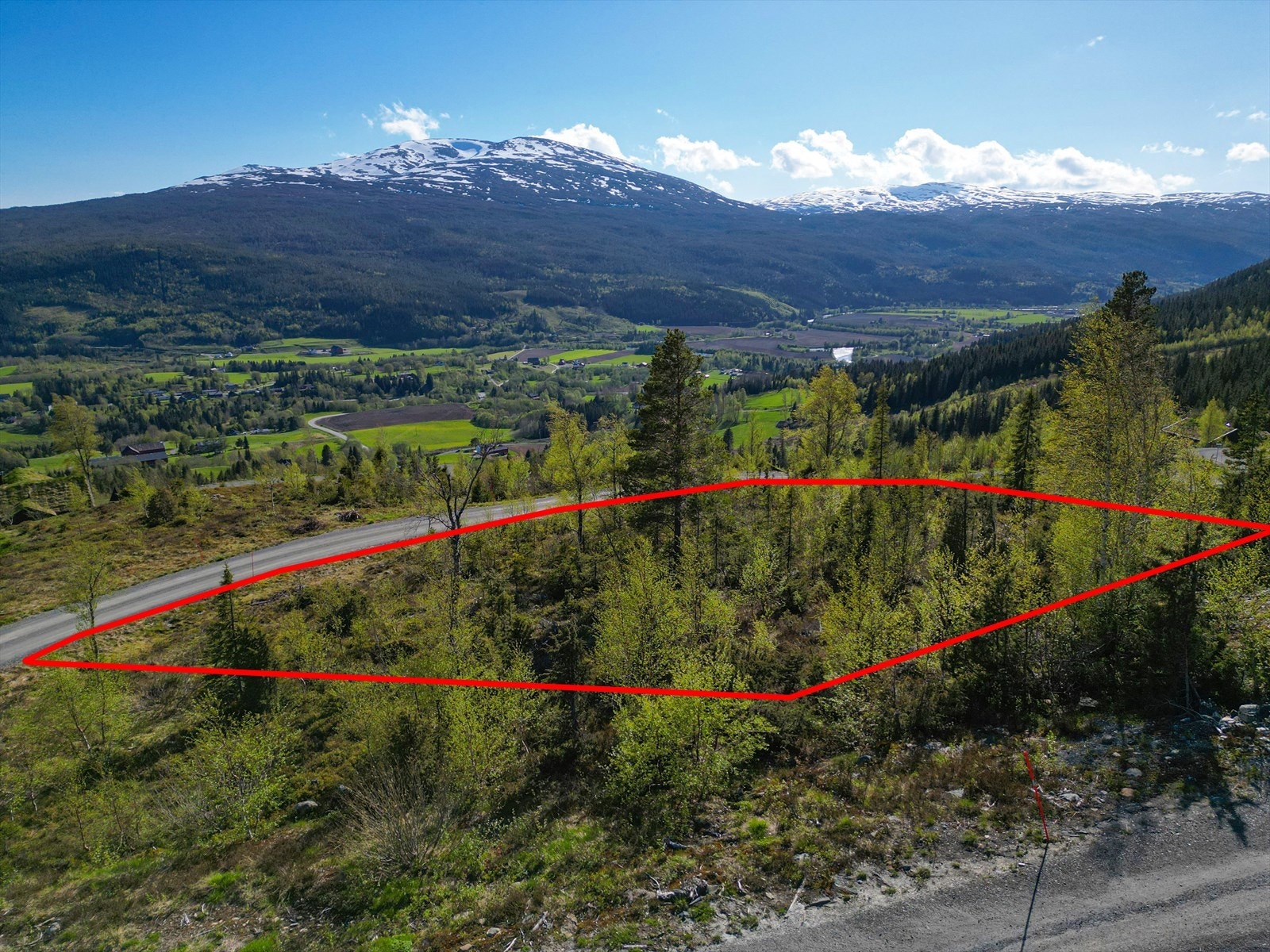 Heimdal Eiendomsmegling v/Thomas Johnsen ønsker velkommen til Blåbærbakken hyttefelt og Storbrenna 33! Galleribilde