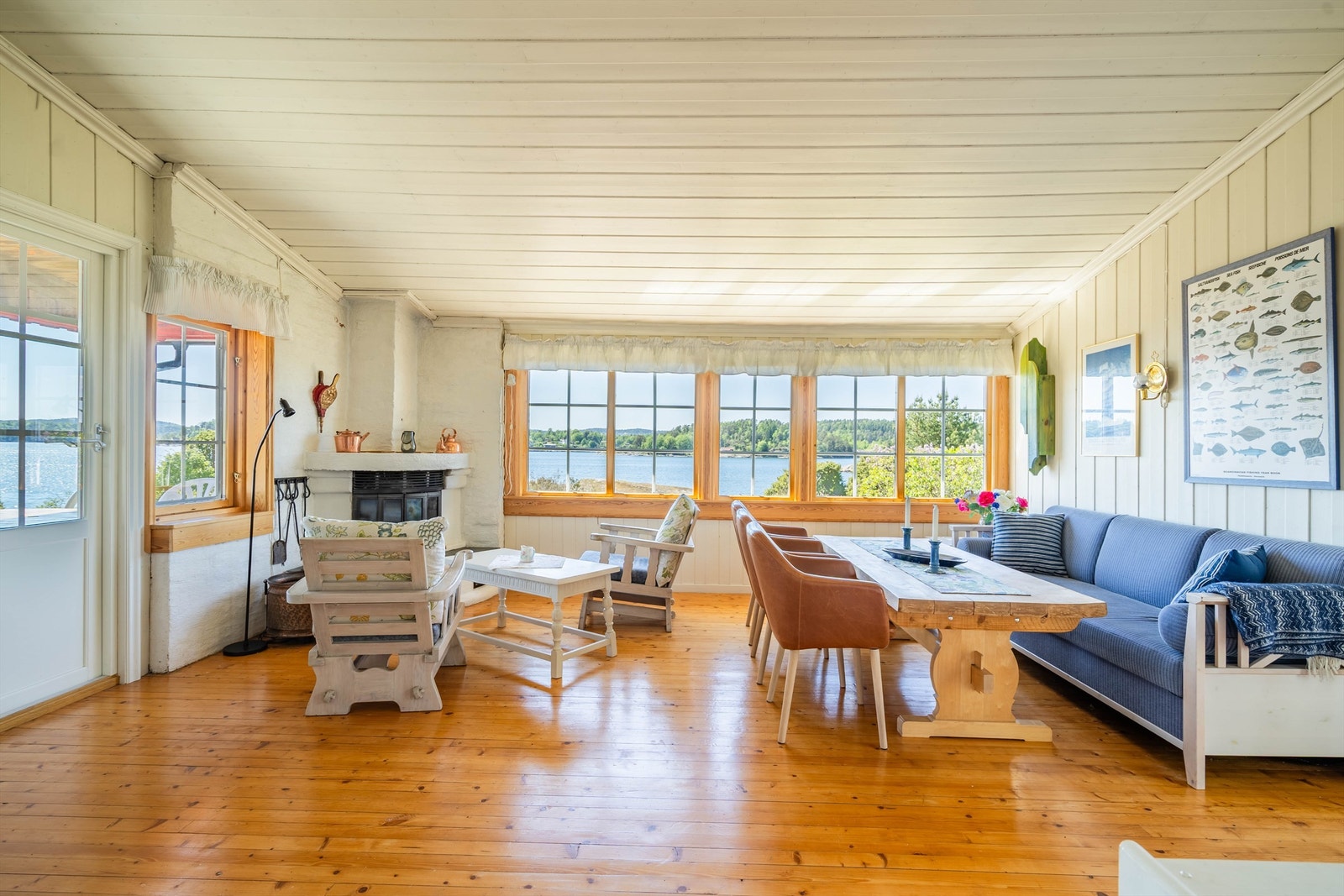 Åpent, sosialt og med utsikt utover sjøen. Galleribilde