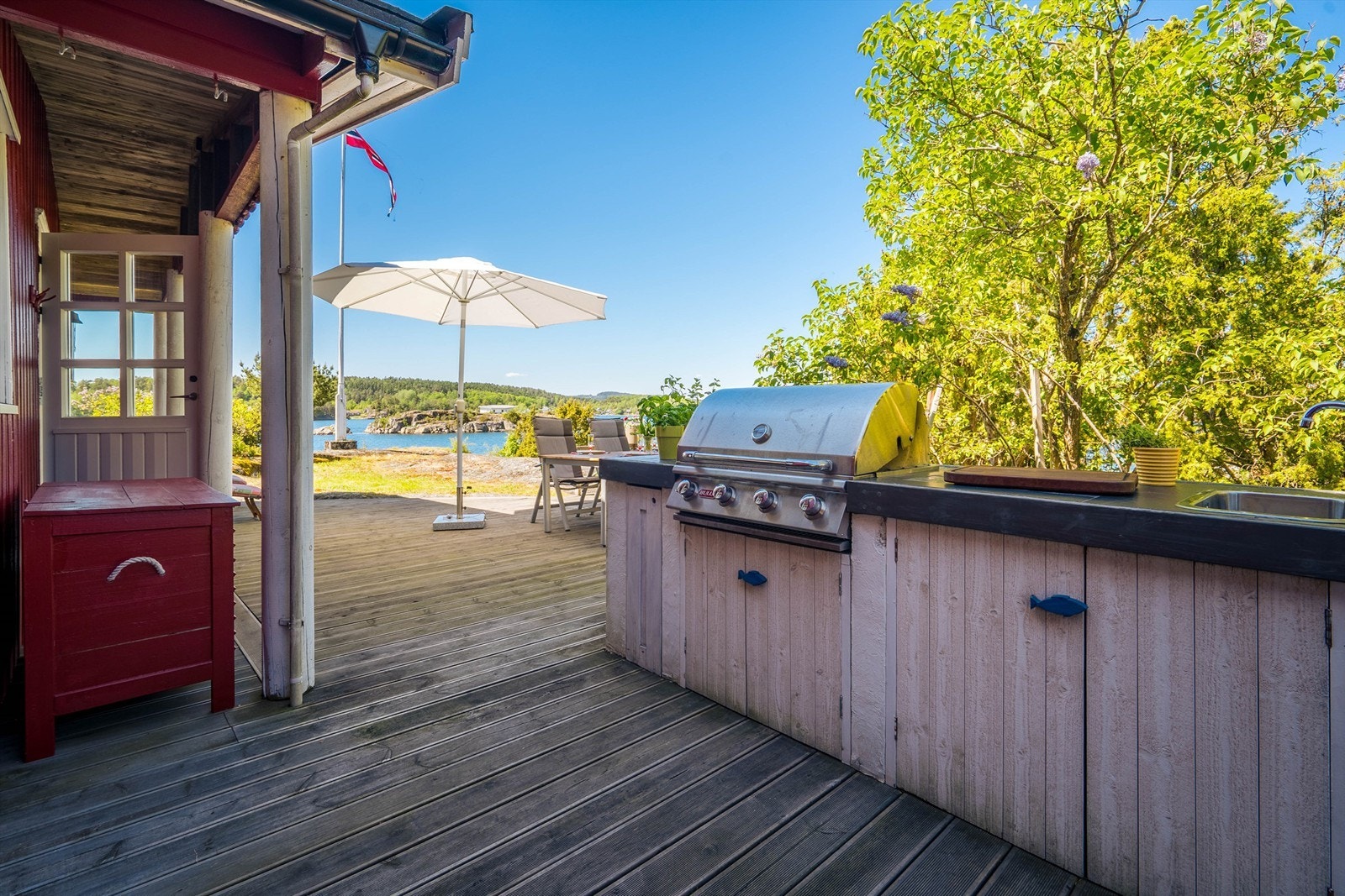 MIDDAG ALL FRESCO - med utekjøkken og en deilig terrasse ligger alt til rette. Galleribilde
