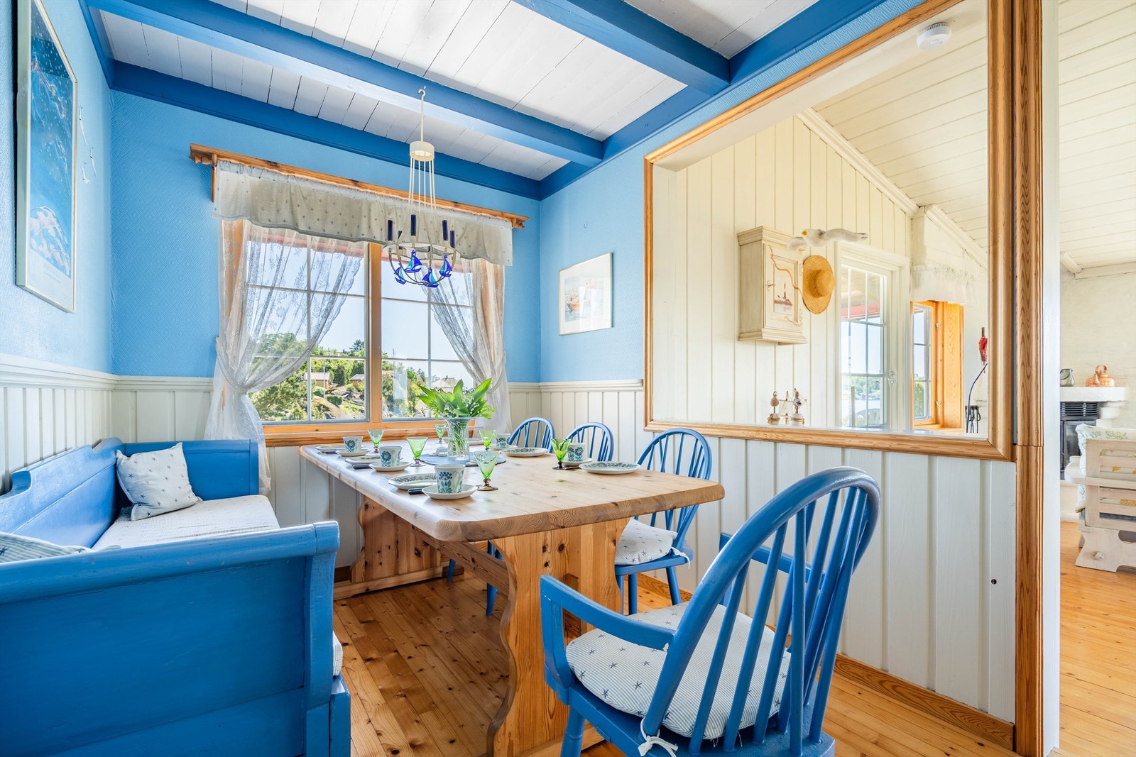 FRISTENDE BORD: Det skal være mye kos på hytta. Galleribilde