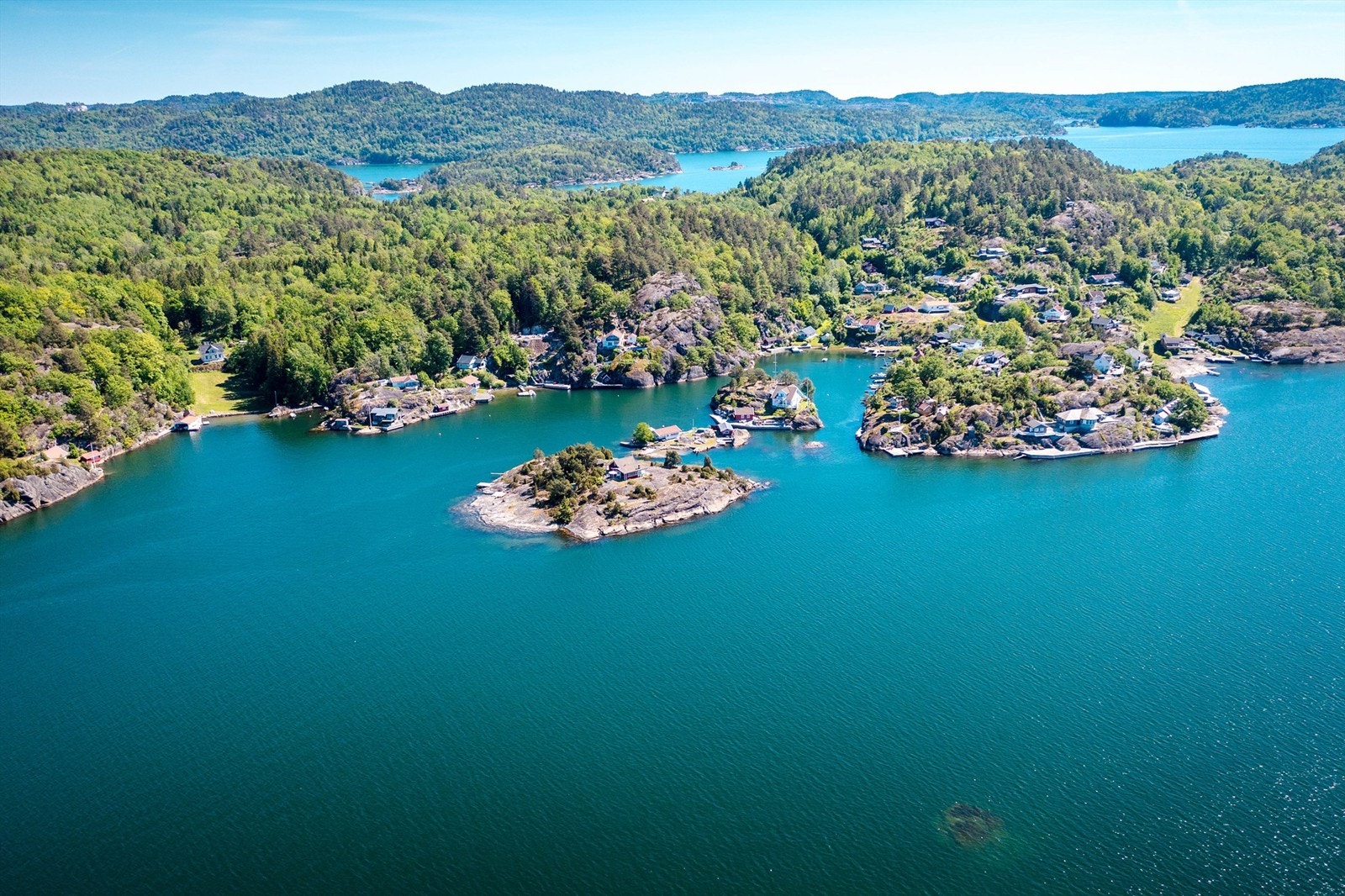 Idylliske kjelkevik byr på et herlig maritimt liv. Galleribilde