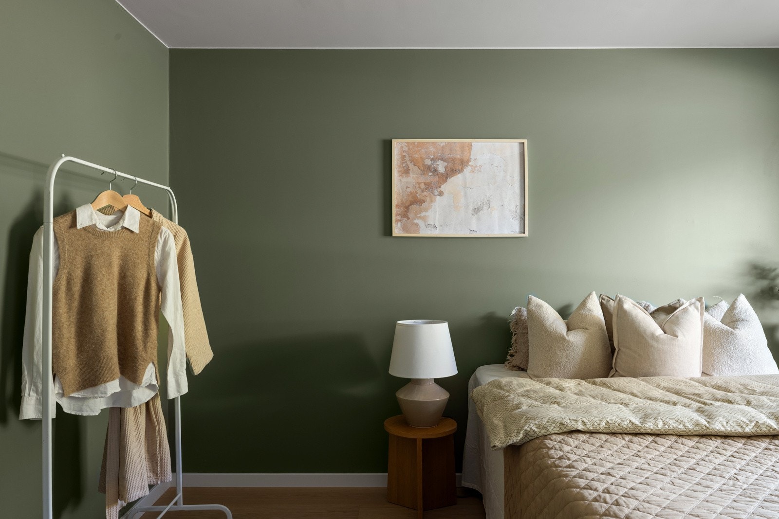 Hovedsoverom av god størrelse med plass til garderobeløsning og dobbeltseng. Galleribilde