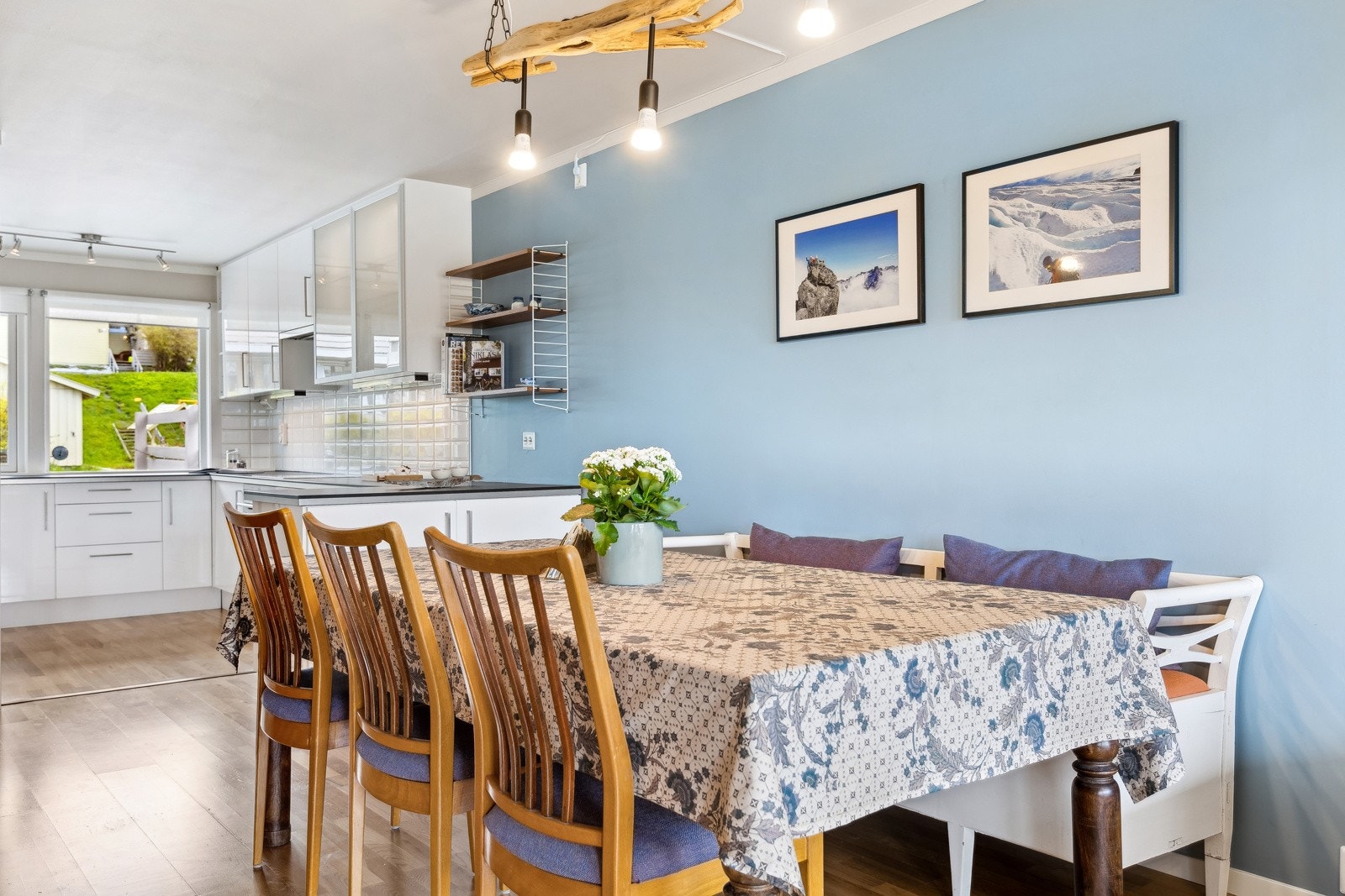 Spisegruppen ligger flott til og skaper en åpen og sosial atmosfære. Galleribilde