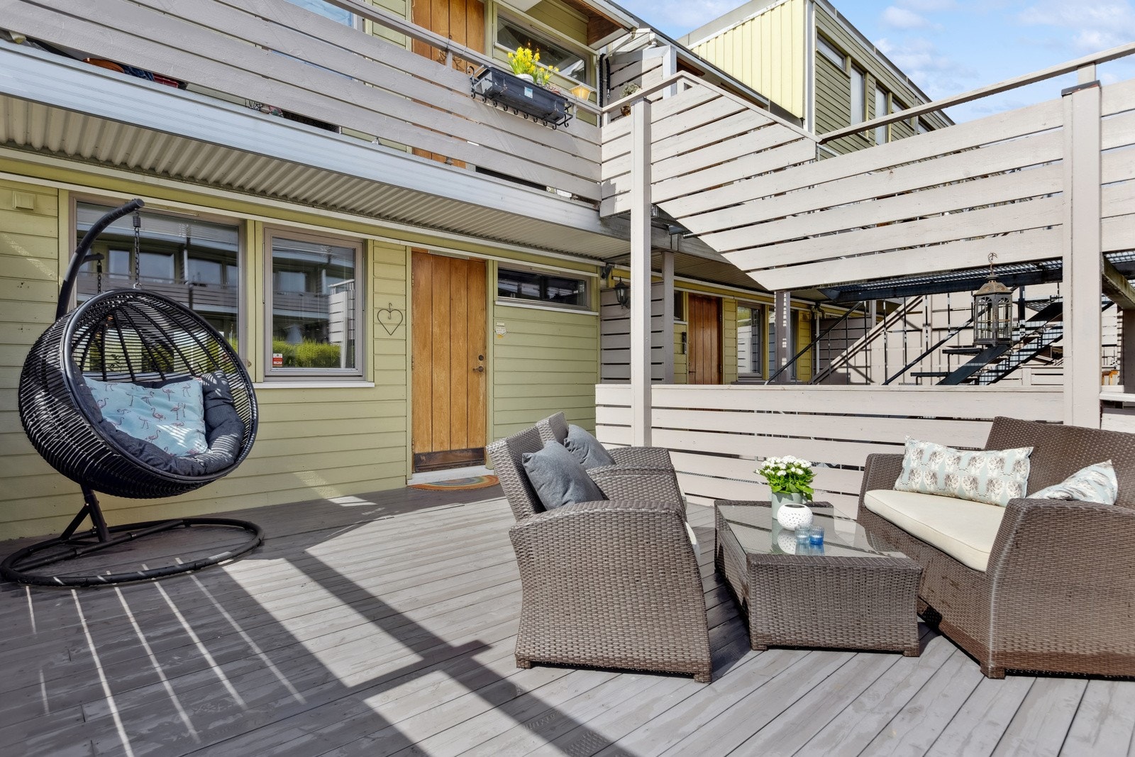 God plass til møblement på østvendt terrasse, her er det morgen/formiddagssol. Galleribilde