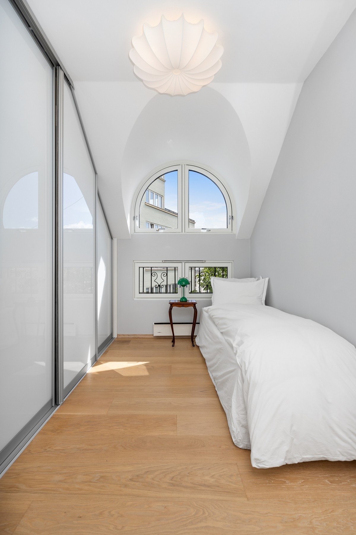 I soverom 2 er det også installert skyvedørsgarderobe. Galleribilde