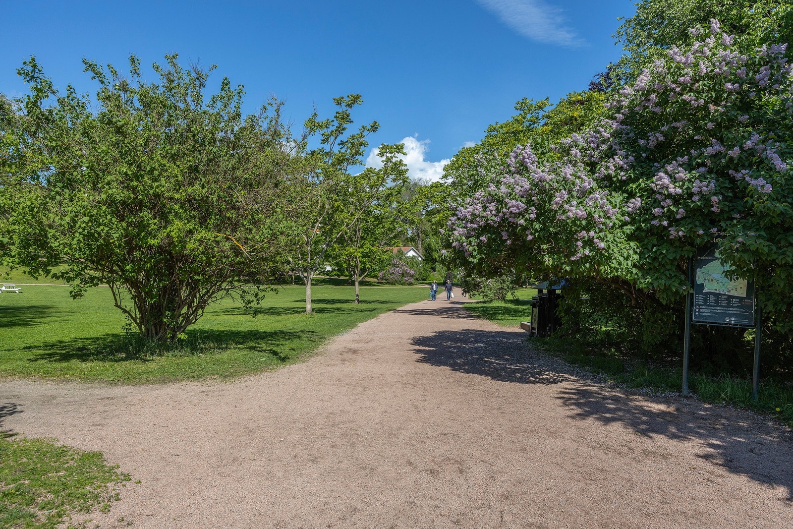 Ca. 100 meter til Frognerparkens inngang ved Frogner Plass. Galleribilde