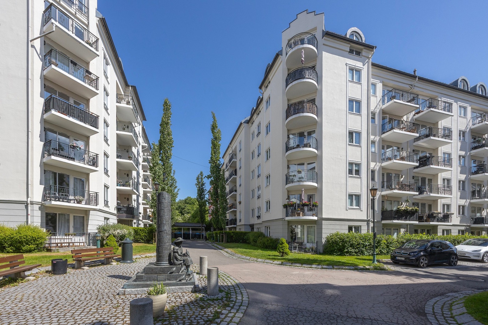 Velkommen til flotte Lindemans gate på Frogner. Et skjermet og idyllisk bygårdskvartal med særdeles god beliggenhet. Galleribilde