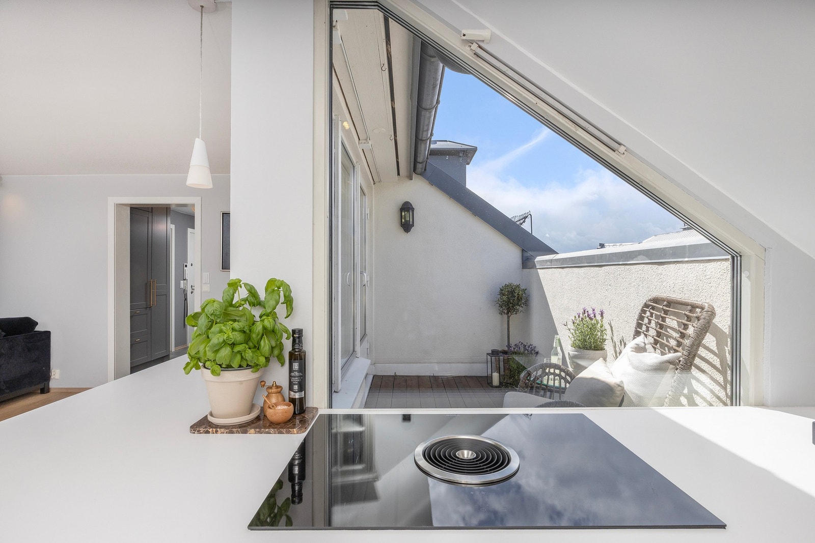 Flott utsyn til terrassen og gode lysforhold. Galleribilde