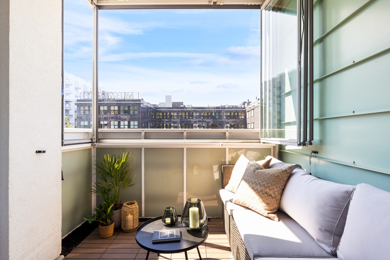 Fra stuen har du utgang til en hyggelig innglasset balkong. Galleribilde