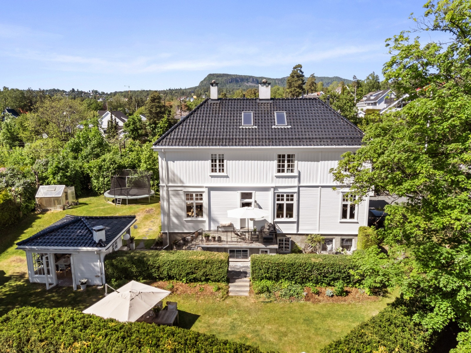I tillegg følger en tinglyst båtplass på Solvik Marina med eiendommen. Galleribilde
