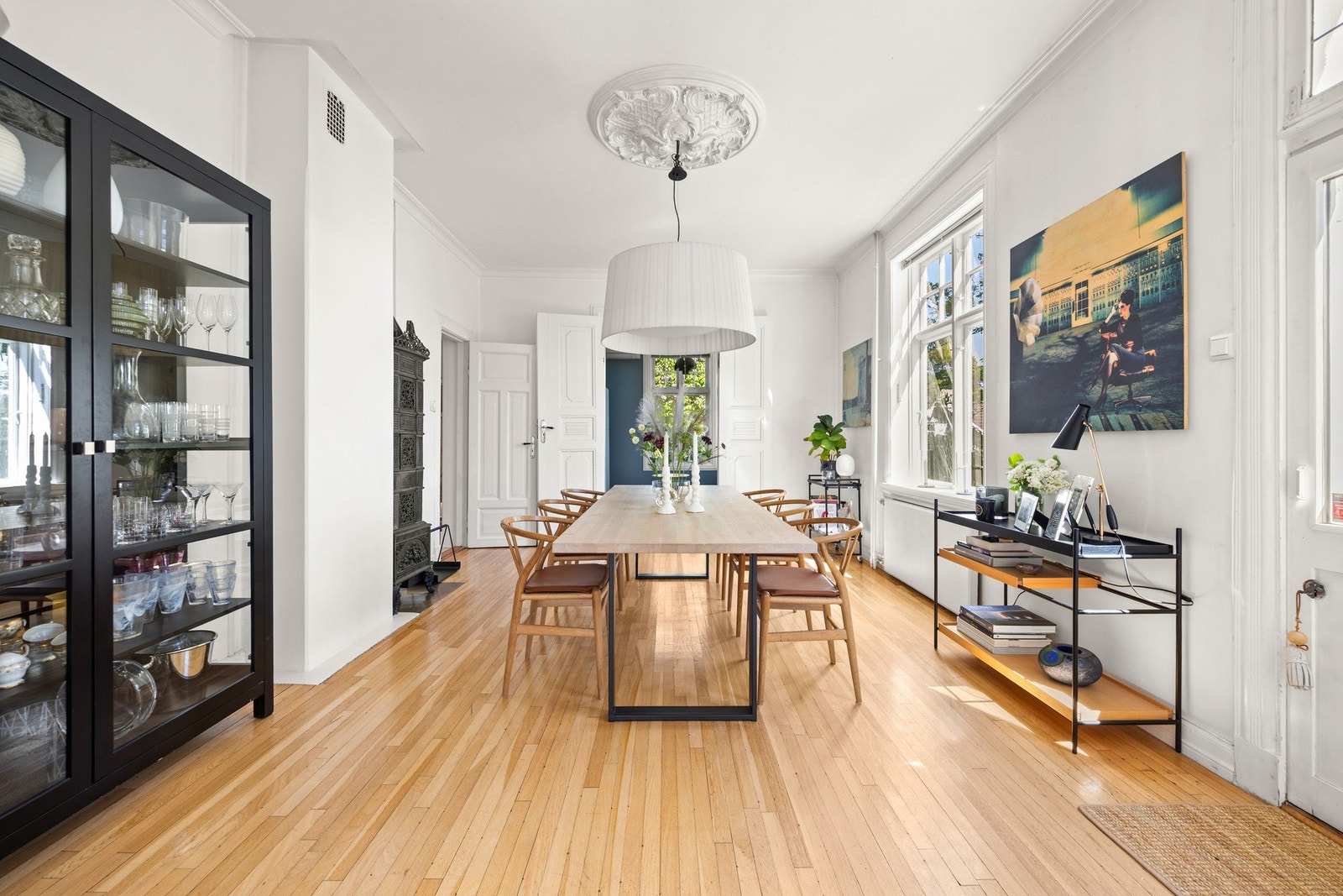 Spisestuedelen har god plass til et langbord for hele familien. Galleribilde