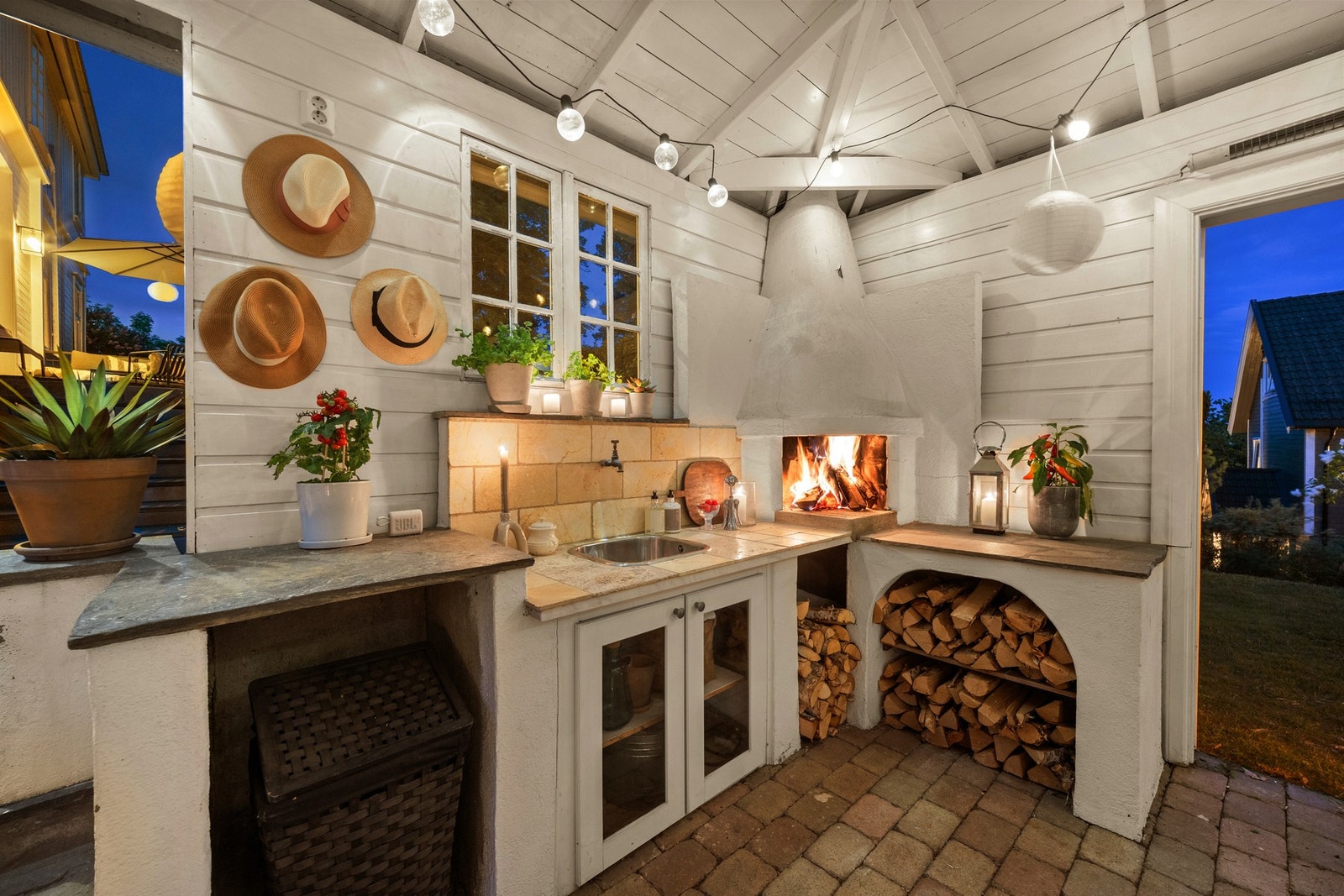 Her er det et praktisk utekjøkken. Galleribilde