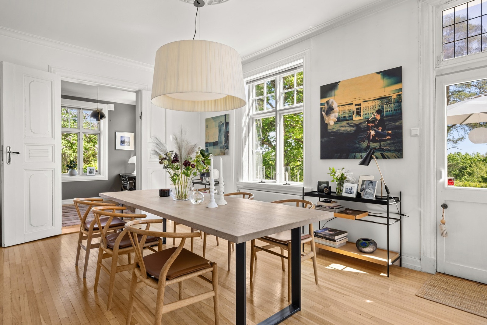 Den åpne planløsningen skaper en svært sosial atmosfære. Galleribilde