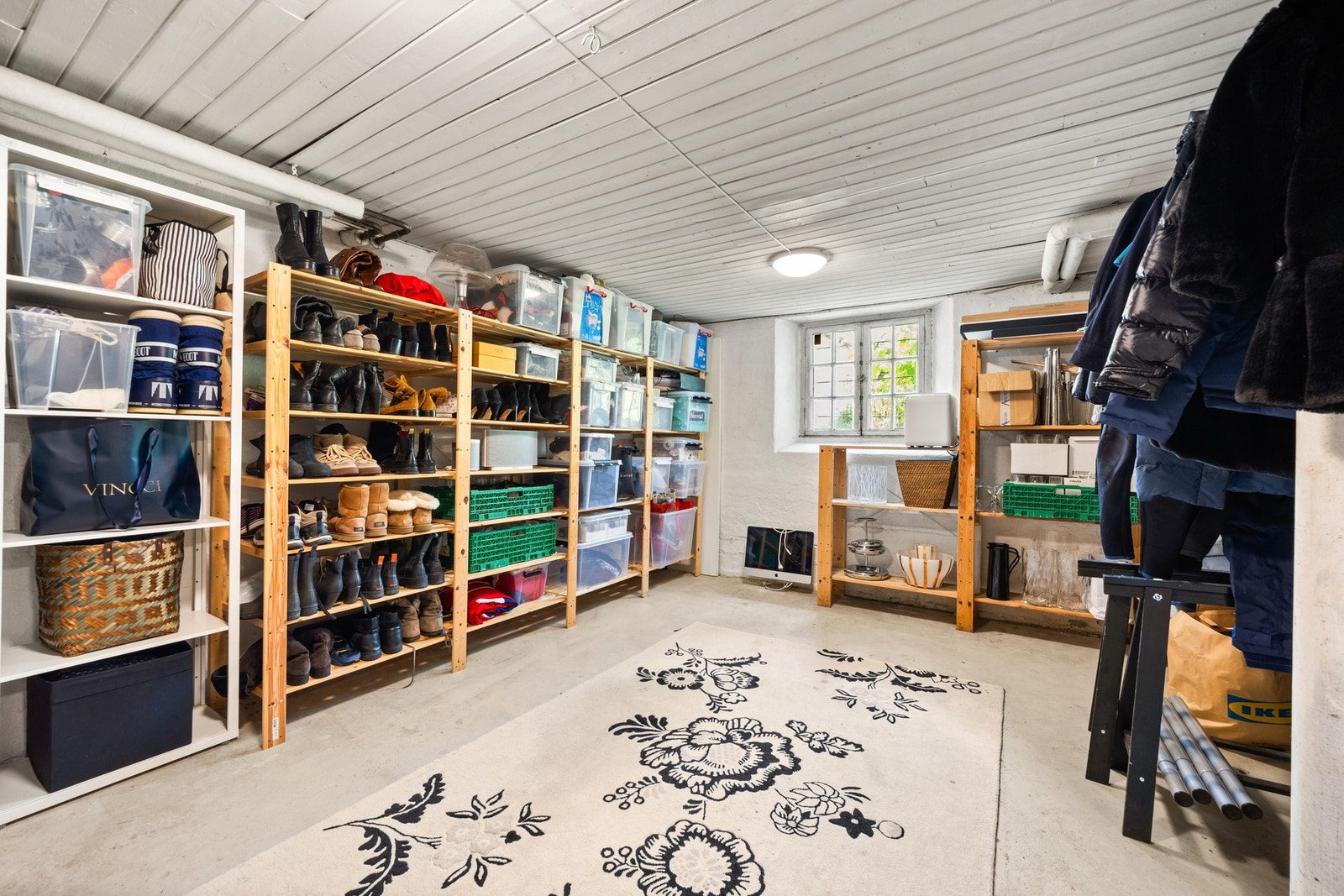 Kjelleretasjen har to romslig boder, i tillegg til teknisk rom. Galleribilde