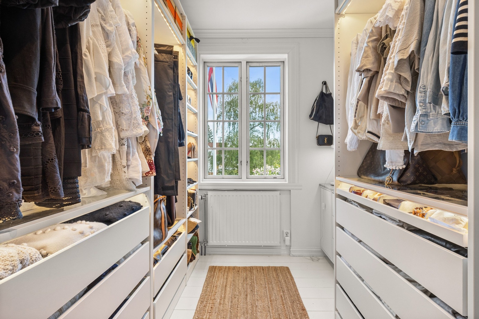 Her er det svært gode oppbevaringsmuligheter. Galleribilde