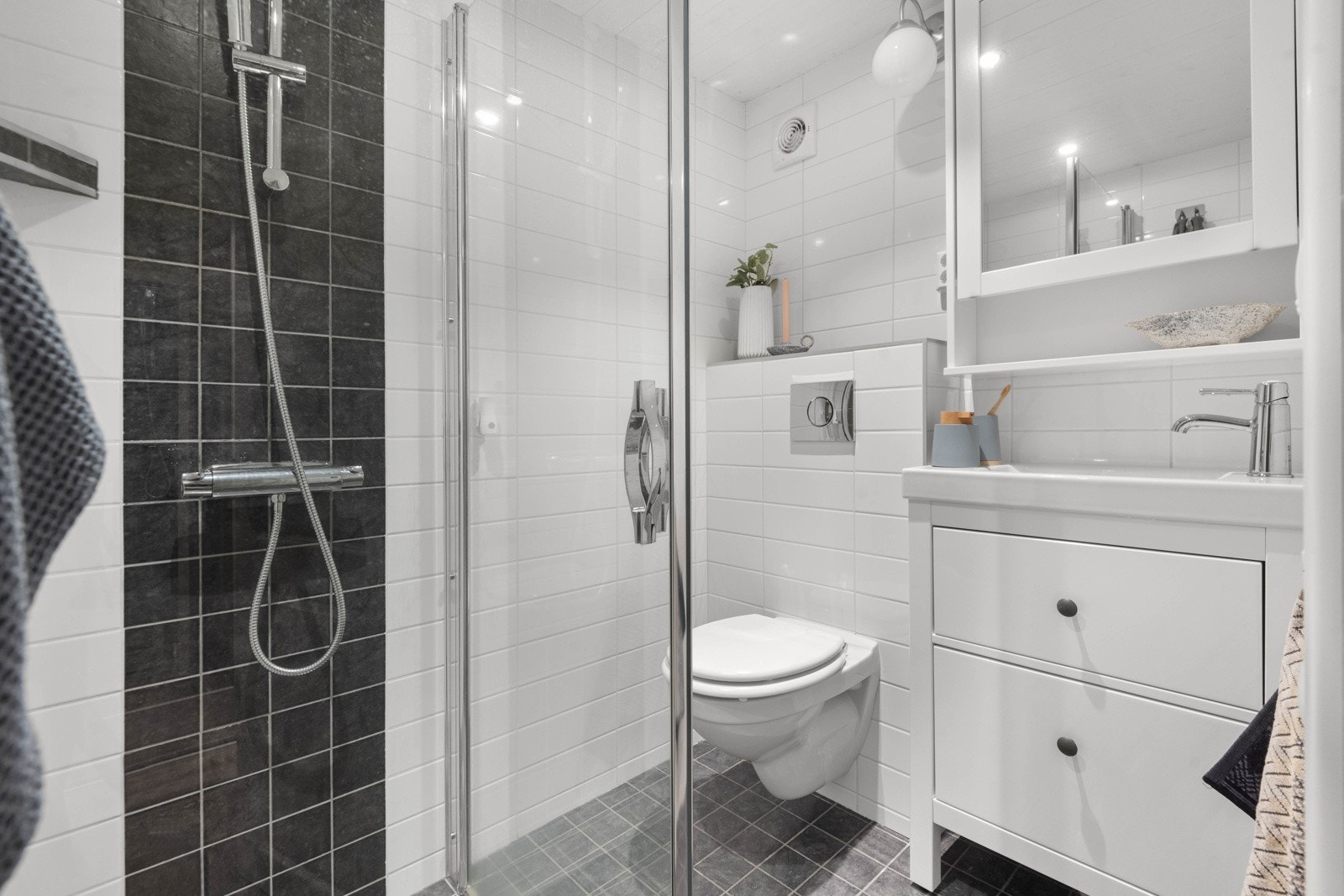 Badet i underetasjen er fra 2017 Galleribilde