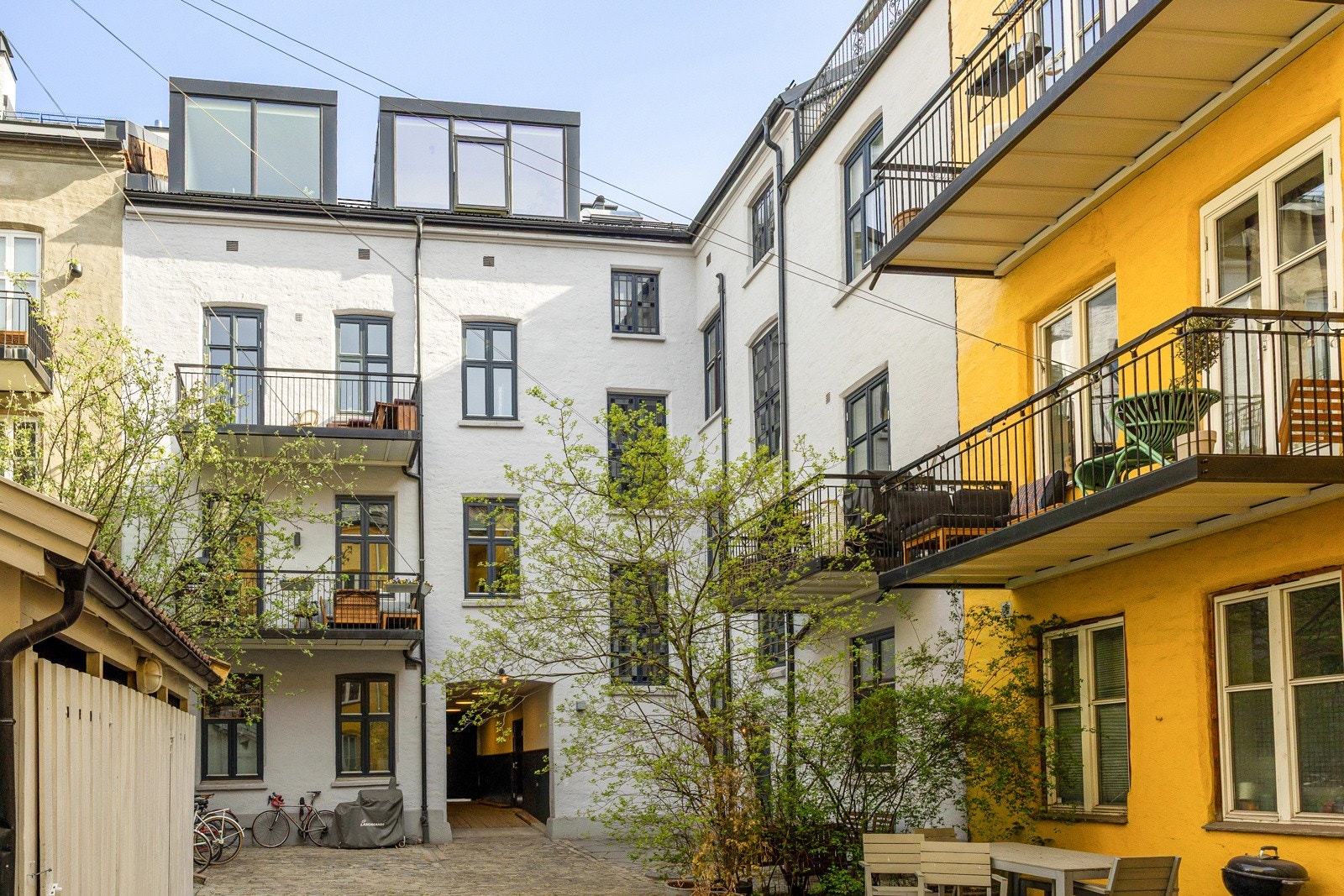 Velstelt bakhage som kan nytes på fine sommerdager. Galleribilde