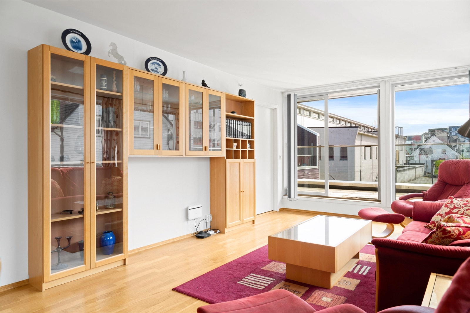 Stue med utgang balkong. Galleribilde