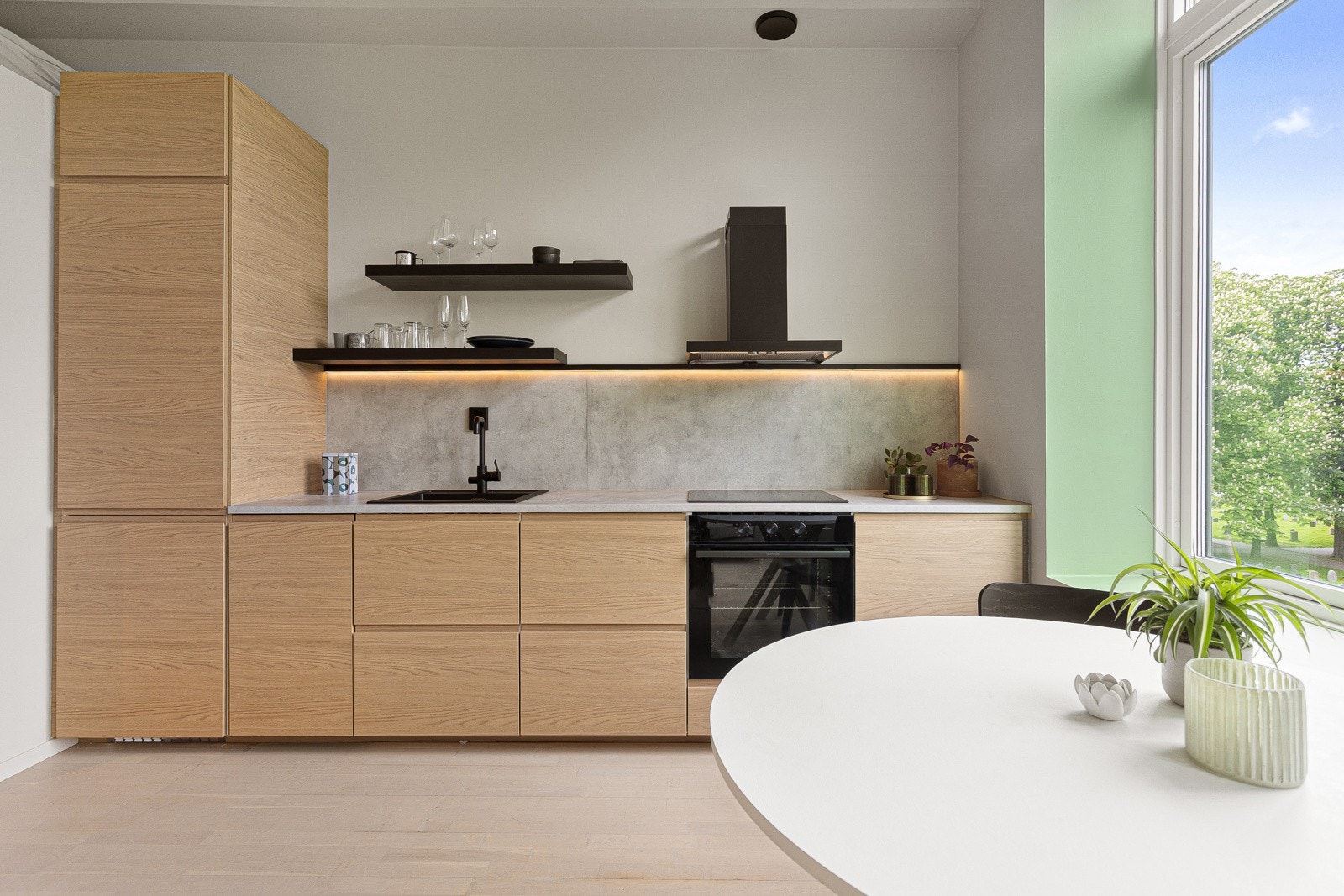 Lekkert kjøkken m/integrerte hvitevarer - nytt i år. Galleribilde