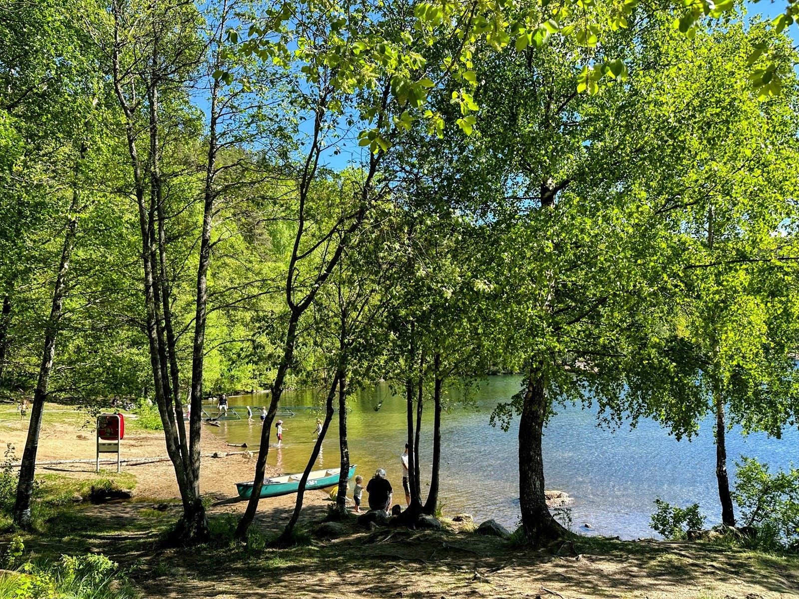 Lutvann - strand. Perfekt for bading på sommeren Galleribilde