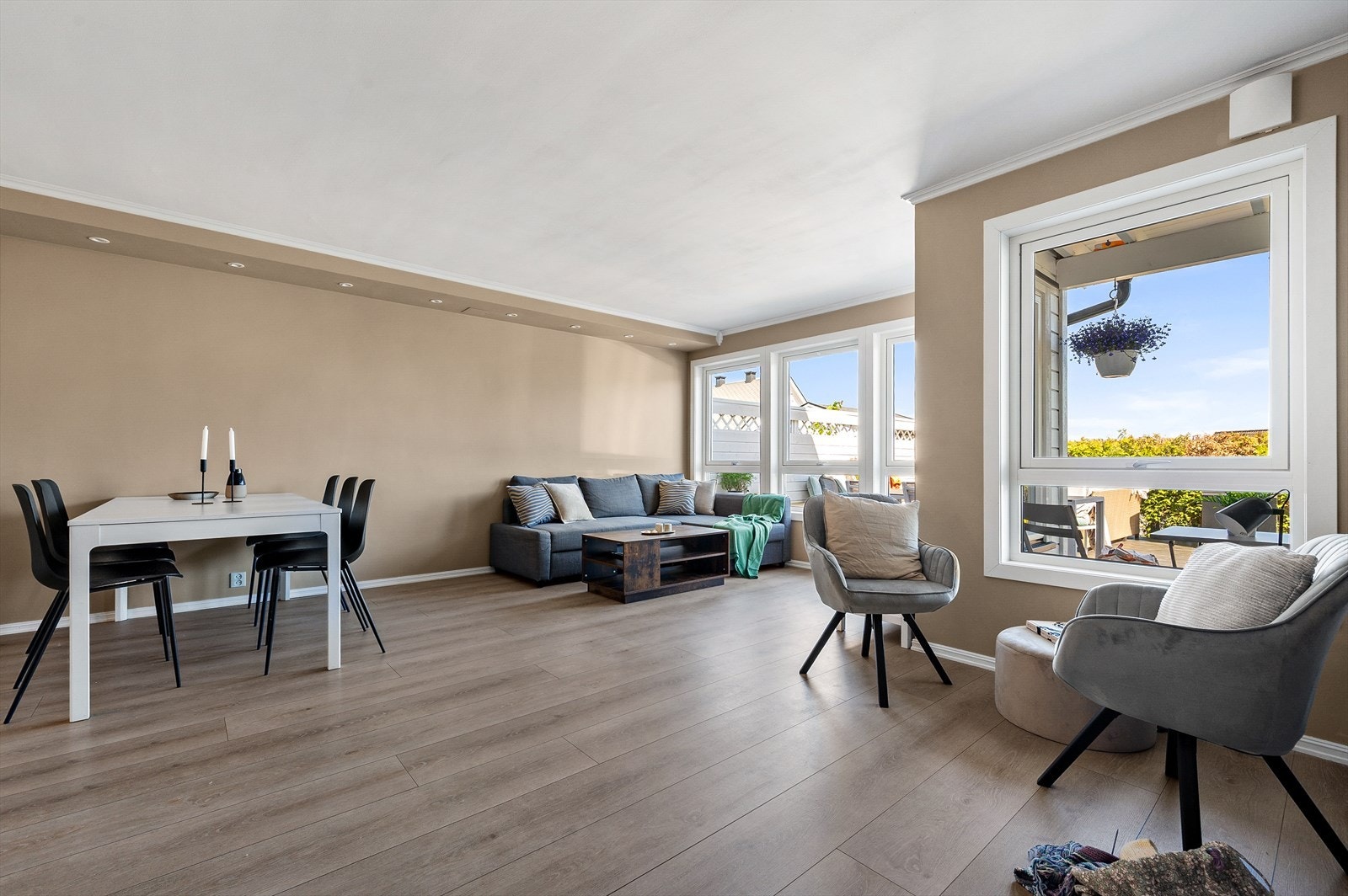 Stuens planløsning gir flere møbleringsmuligheter. Galleribilde