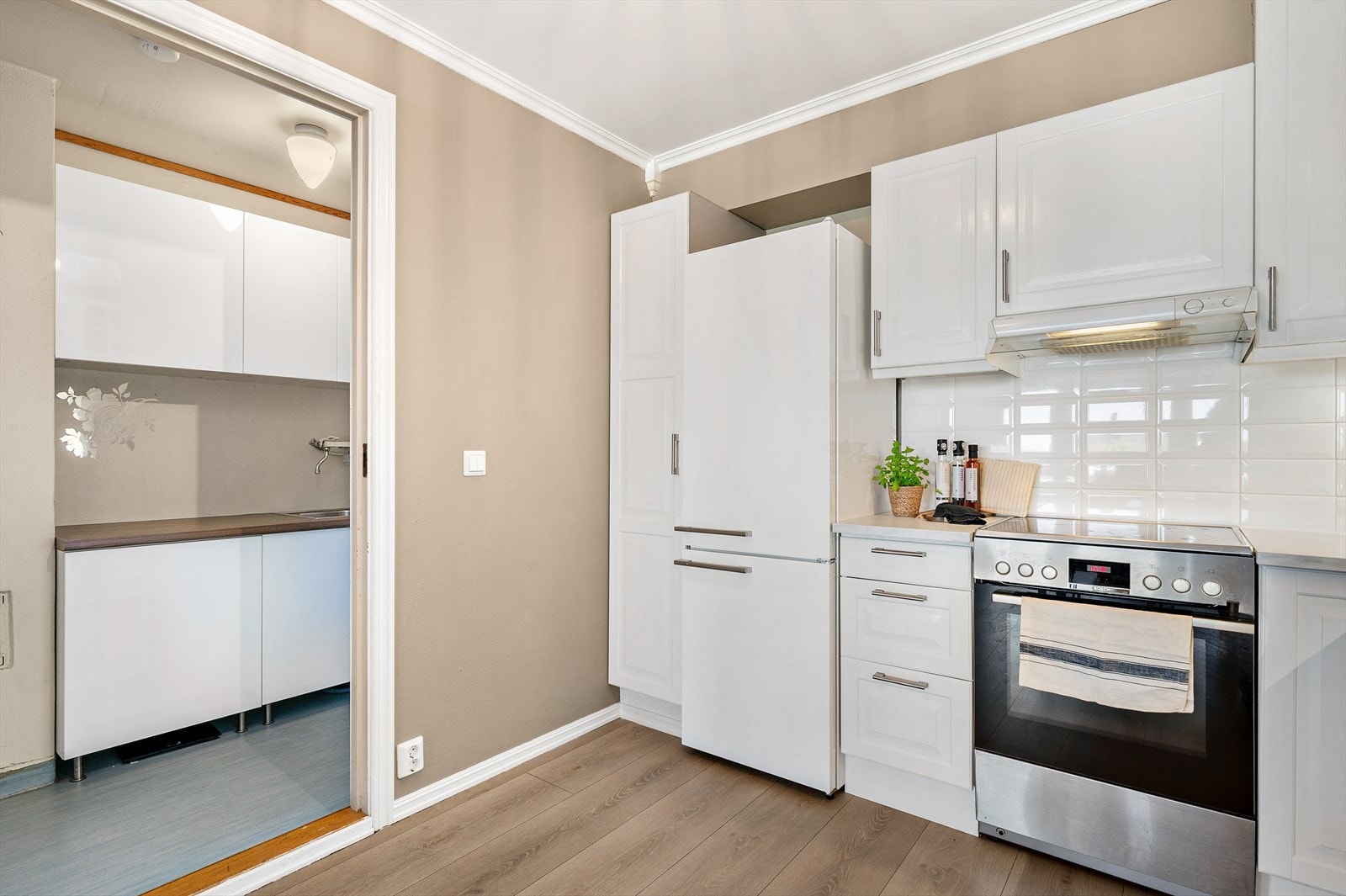 Fra kjøkkenet er det tilgang til eget vaskerom. Galleribilde