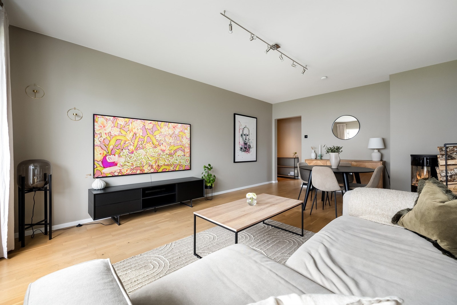 Leiligheten er malt i deilkate og tidsriktige farger. Galleribilde