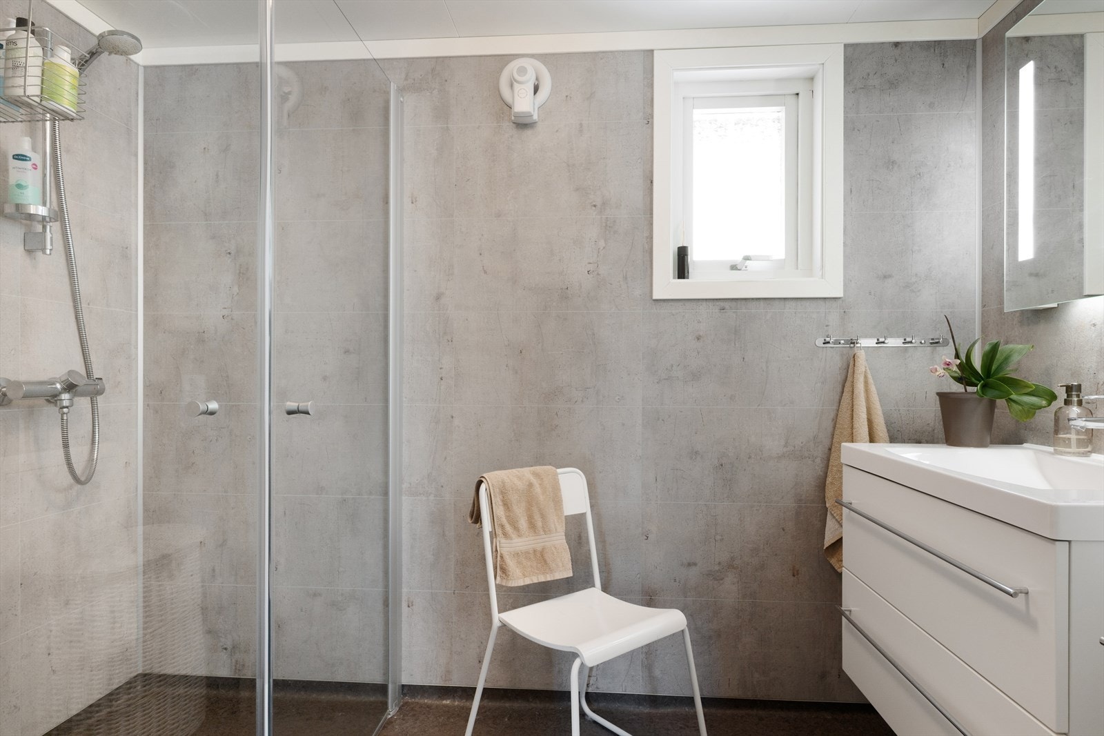 I tillegg dusjvegger som kan felles inn. Galleribilde