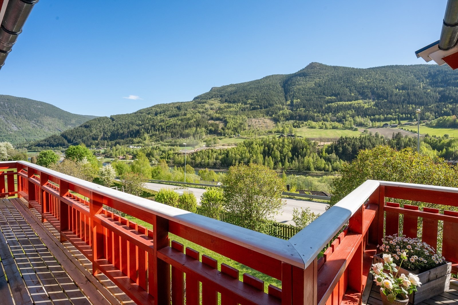 Terrassen fikk nytt rekkverk i 2023. Galleribilde