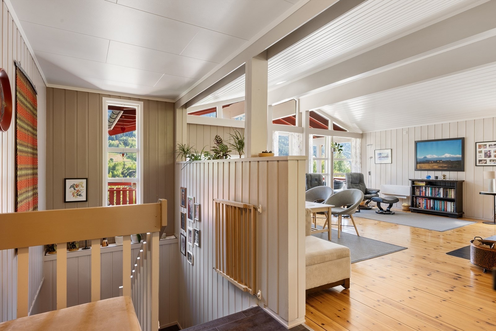 Videre inn ligger stue og kjøkken. Galleribilde