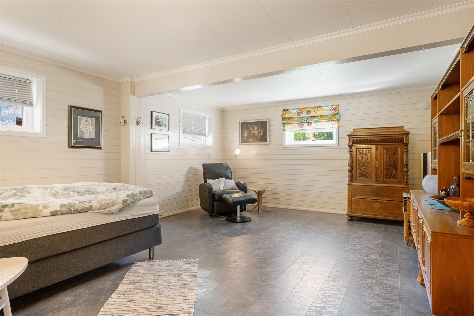 Ett av rommene i underetg. er innredet som kjellerstue. Galleribilde