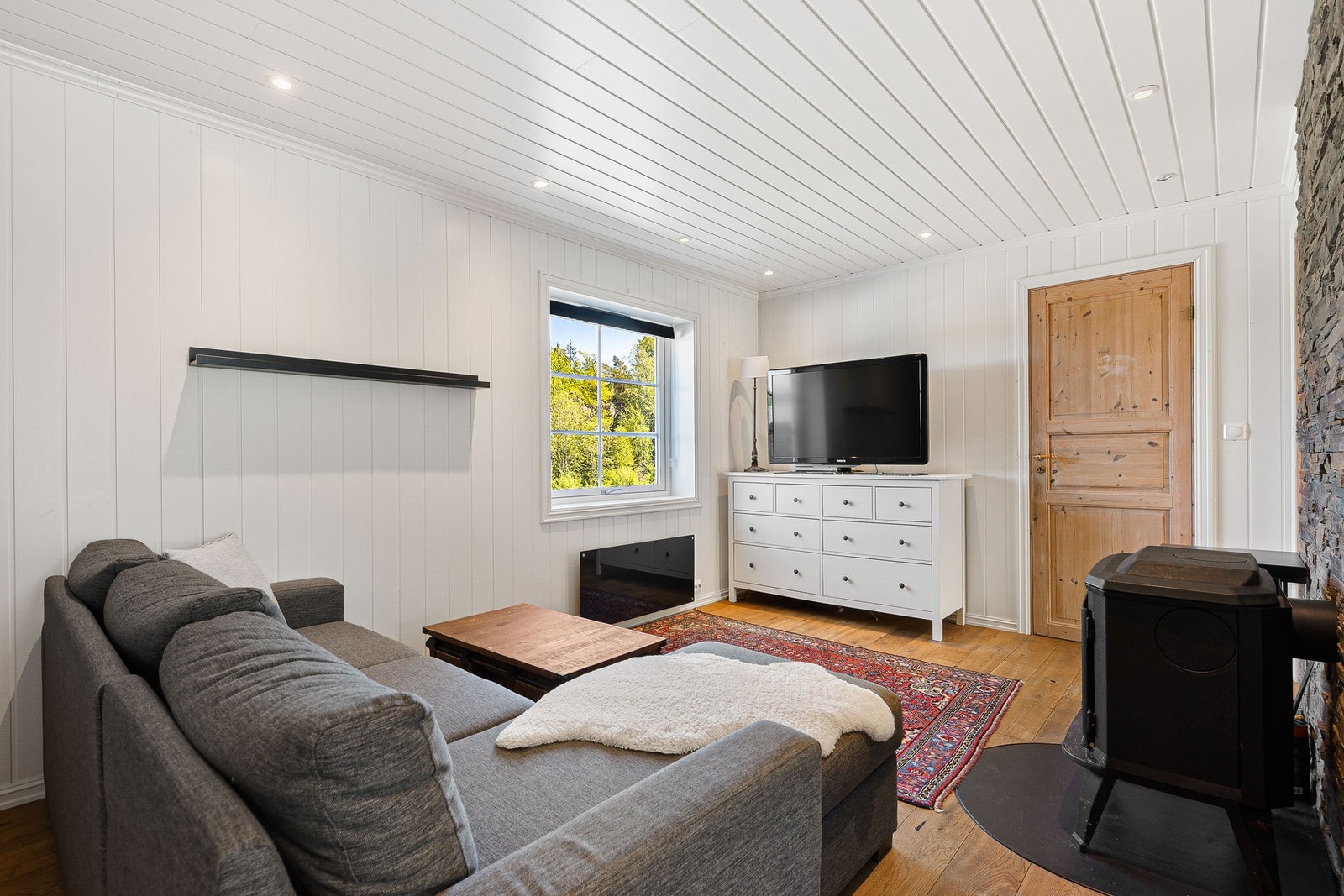 Koselig stue med vedovn i 1. etg. Galleribilde