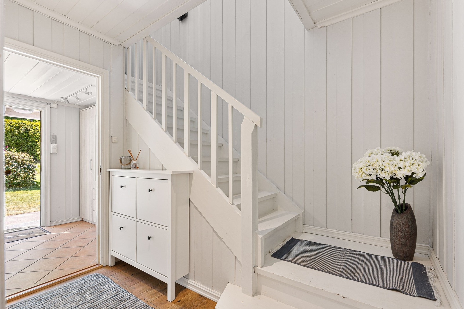 Gang med trappeadkomst til 2. etg. Galleribilde