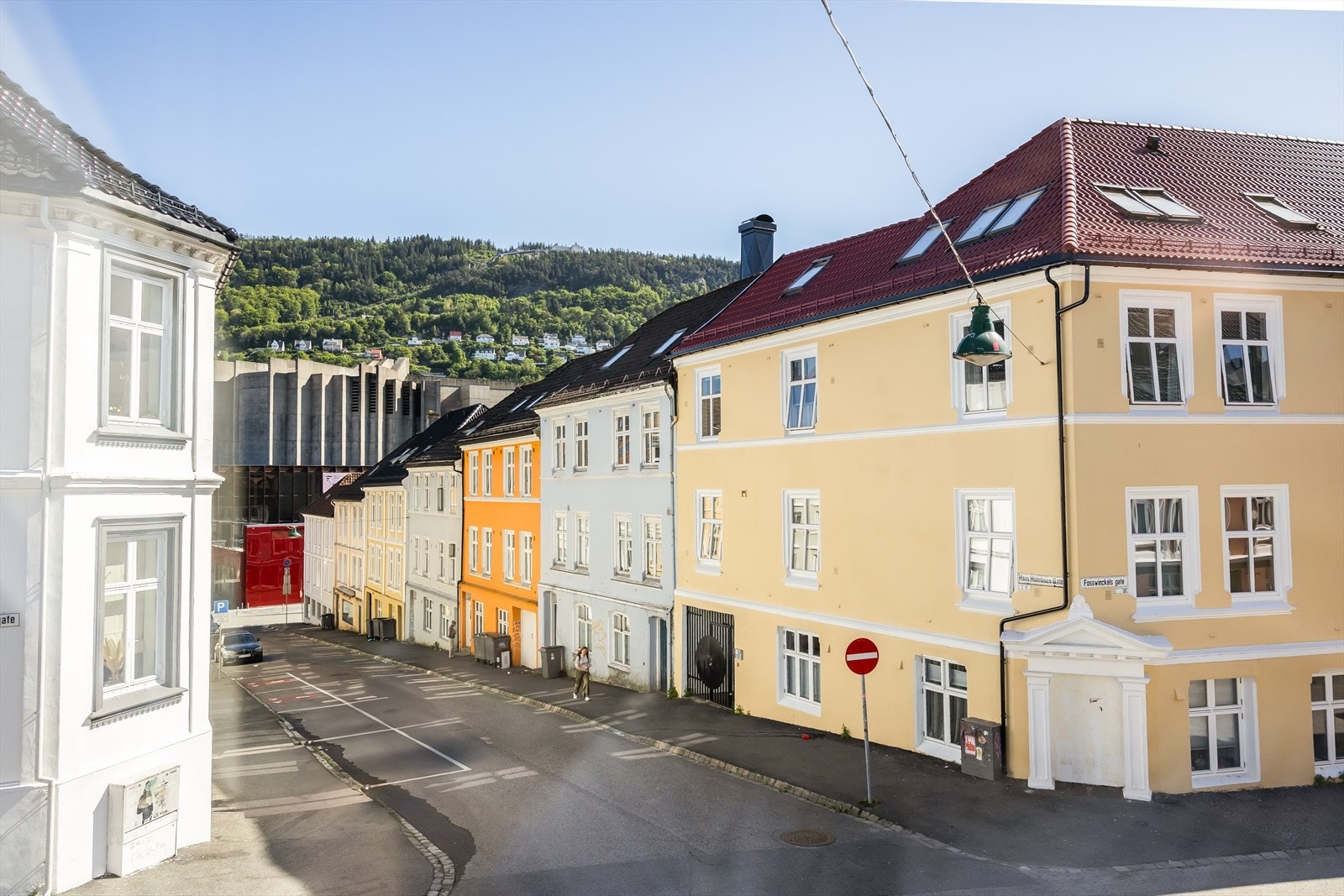 Leiligheten har flott utsikt mot Fløyen og deler av Fjellsiden. Galleribilde