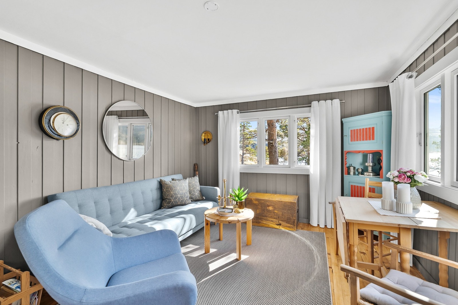Hytten har ikke innlagt strøm eller vann. Galleribilde