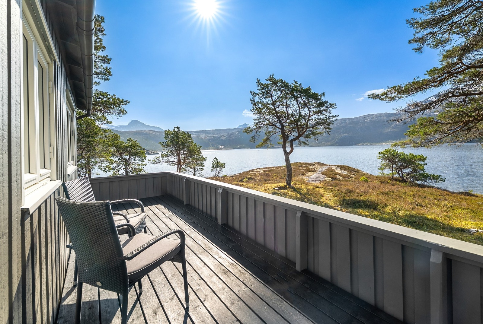 Romslig terrasse med gode solforhold. Galleribilde