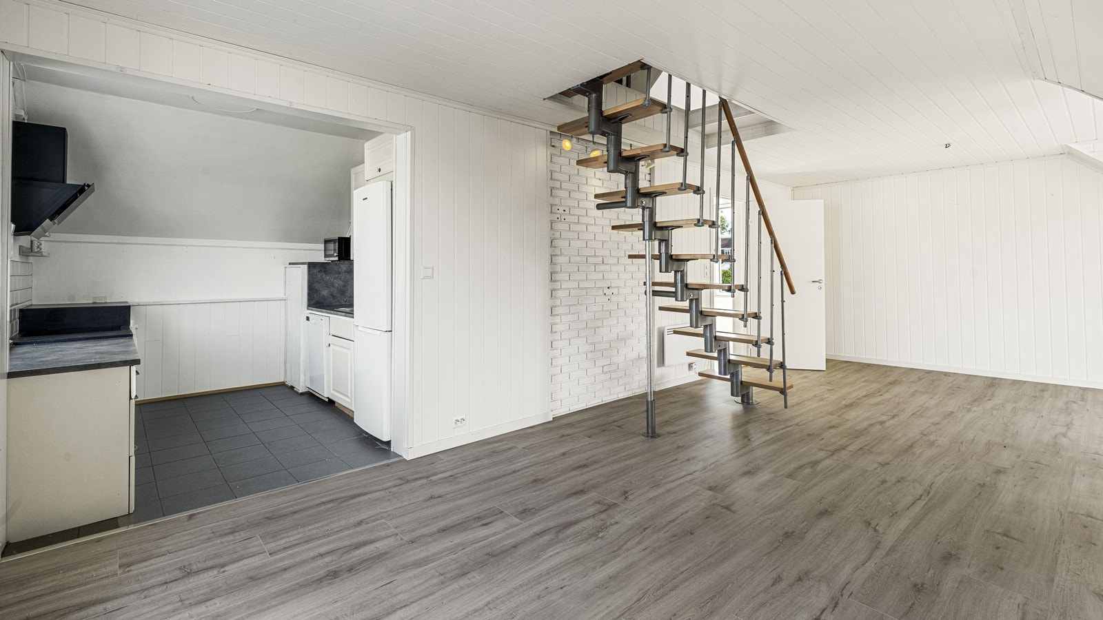 Boligen er i dag innredet som generasjonsbolig med eget kjøkken i 2.etg Galleribilde