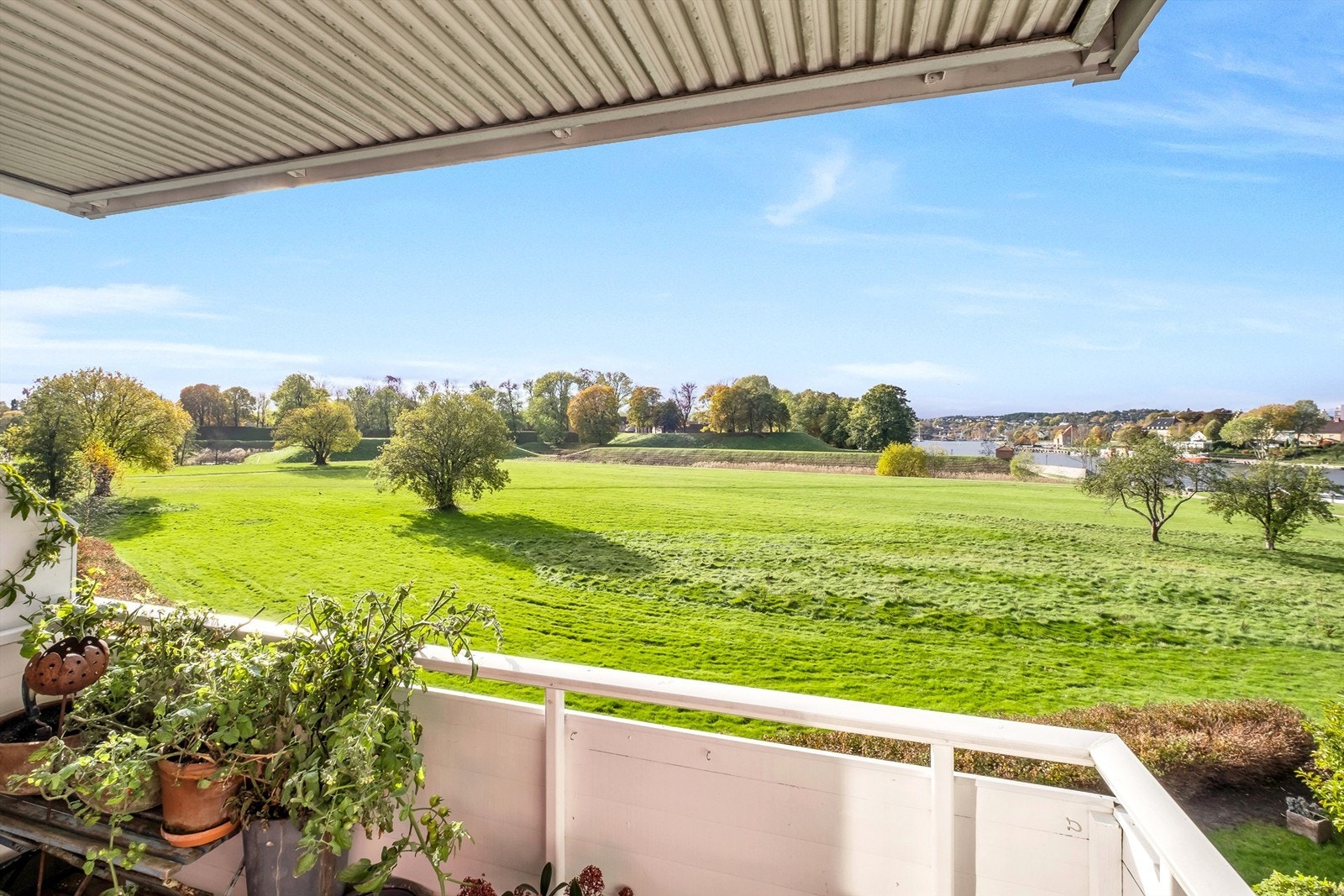 Prestelandet 13B presenteres av Per-Espen Omberg i Krogsveen. Galleribilde