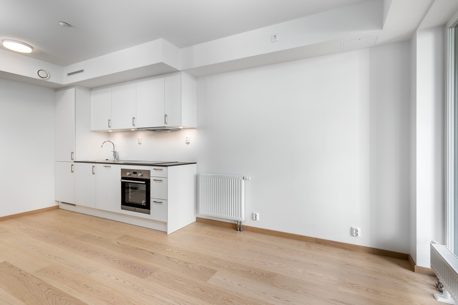 Leiligheten har oppvarming med vannbåren varme via radiatorer, samt balansert ventilasjon med varmegjenvinning. En meget energieffektiv bolig! Galleribilde